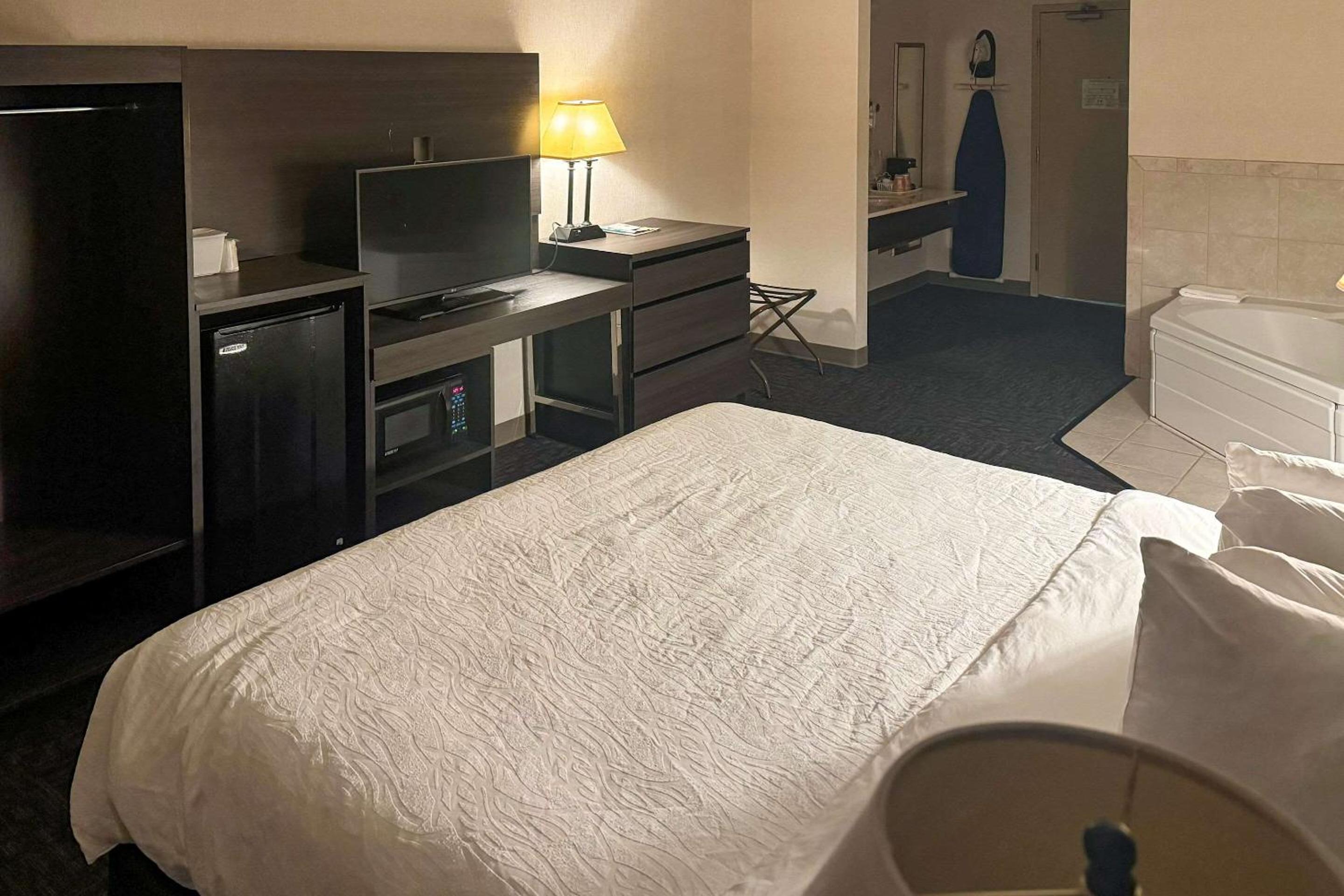 King Room - Non-Smoking - Photo 6