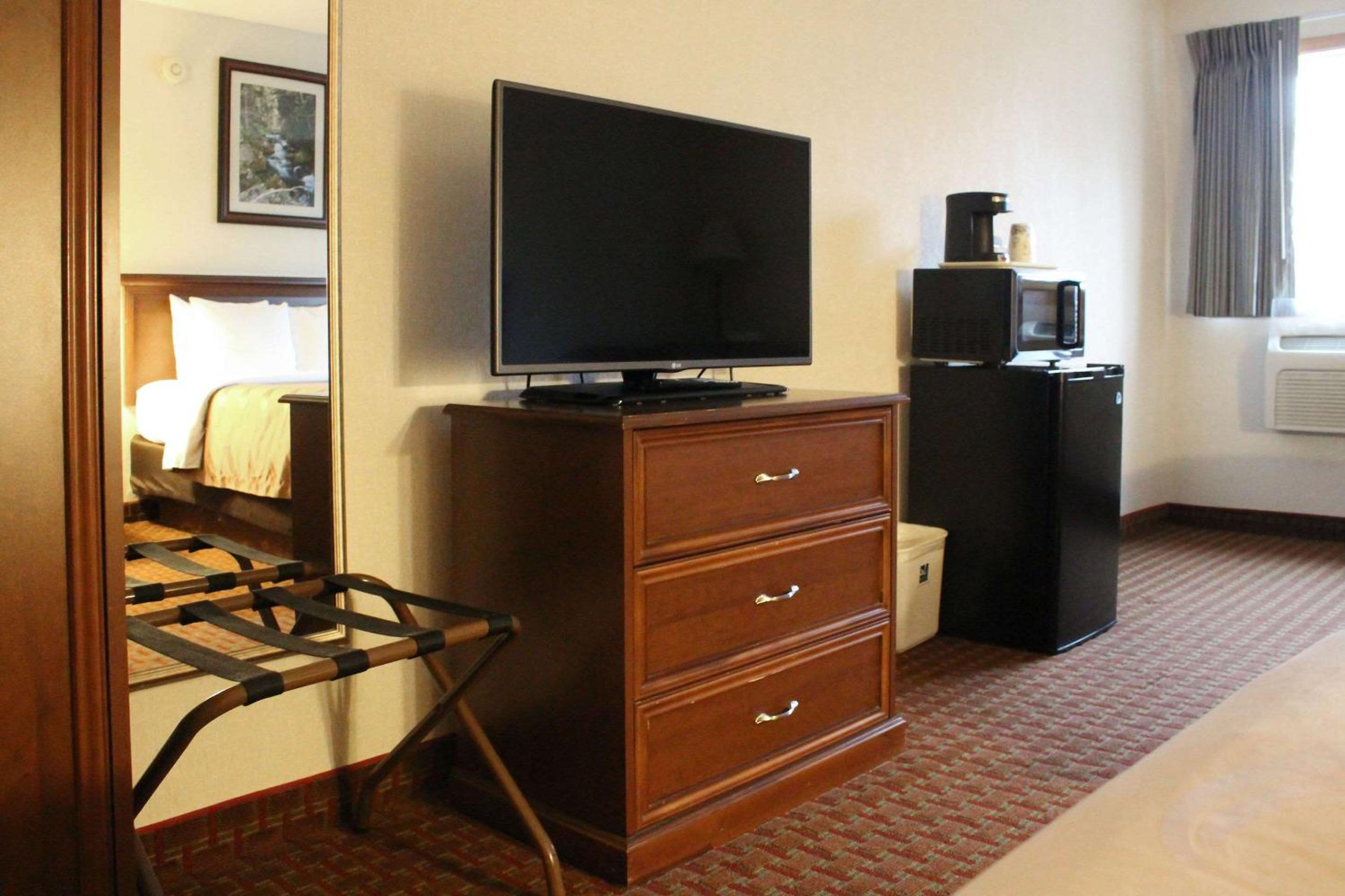 King Room - Non-Smoking - Photo 12