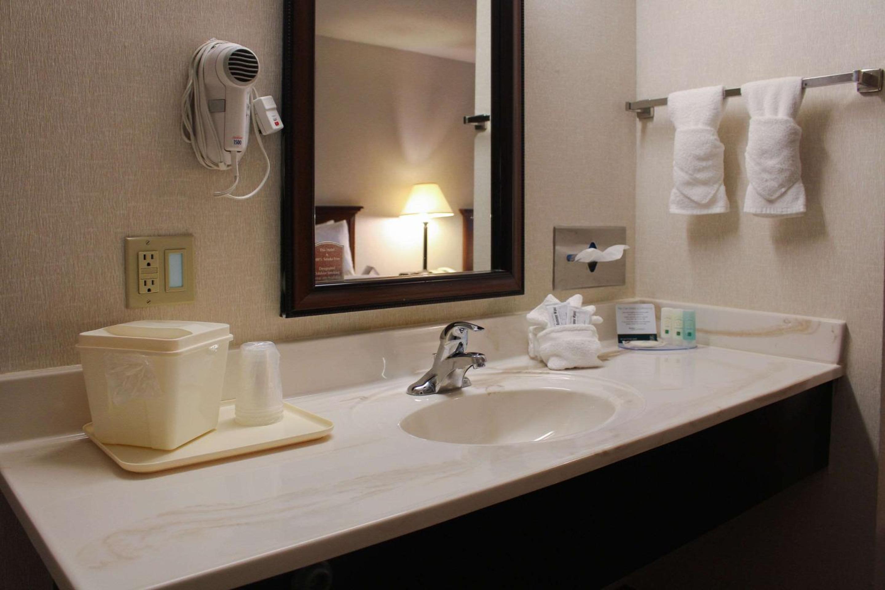 King Room - Non-Smoking - Photo 4