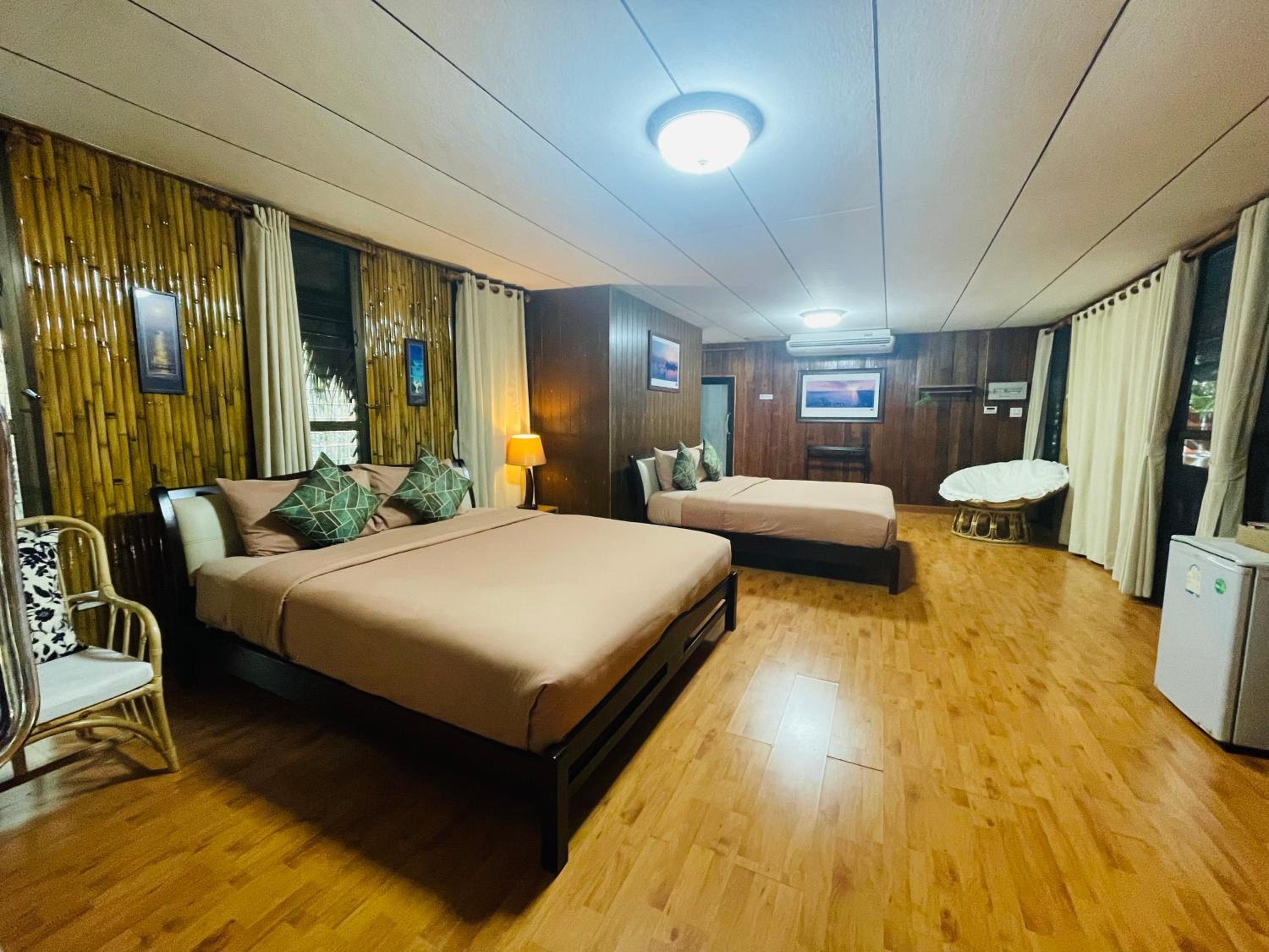 Deluxe Family Room - Photo 7