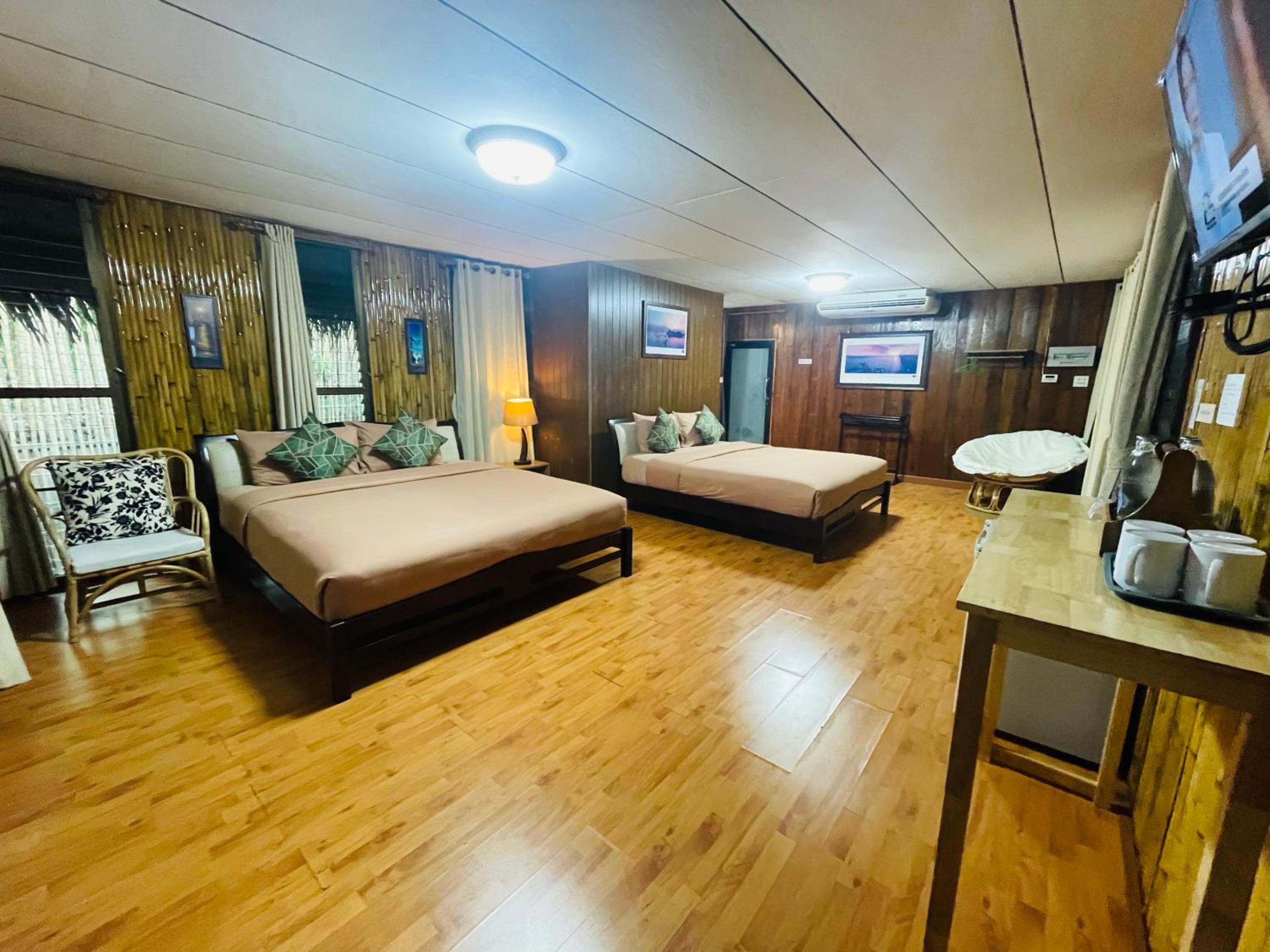 Deluxe Family Room - Photo 1
