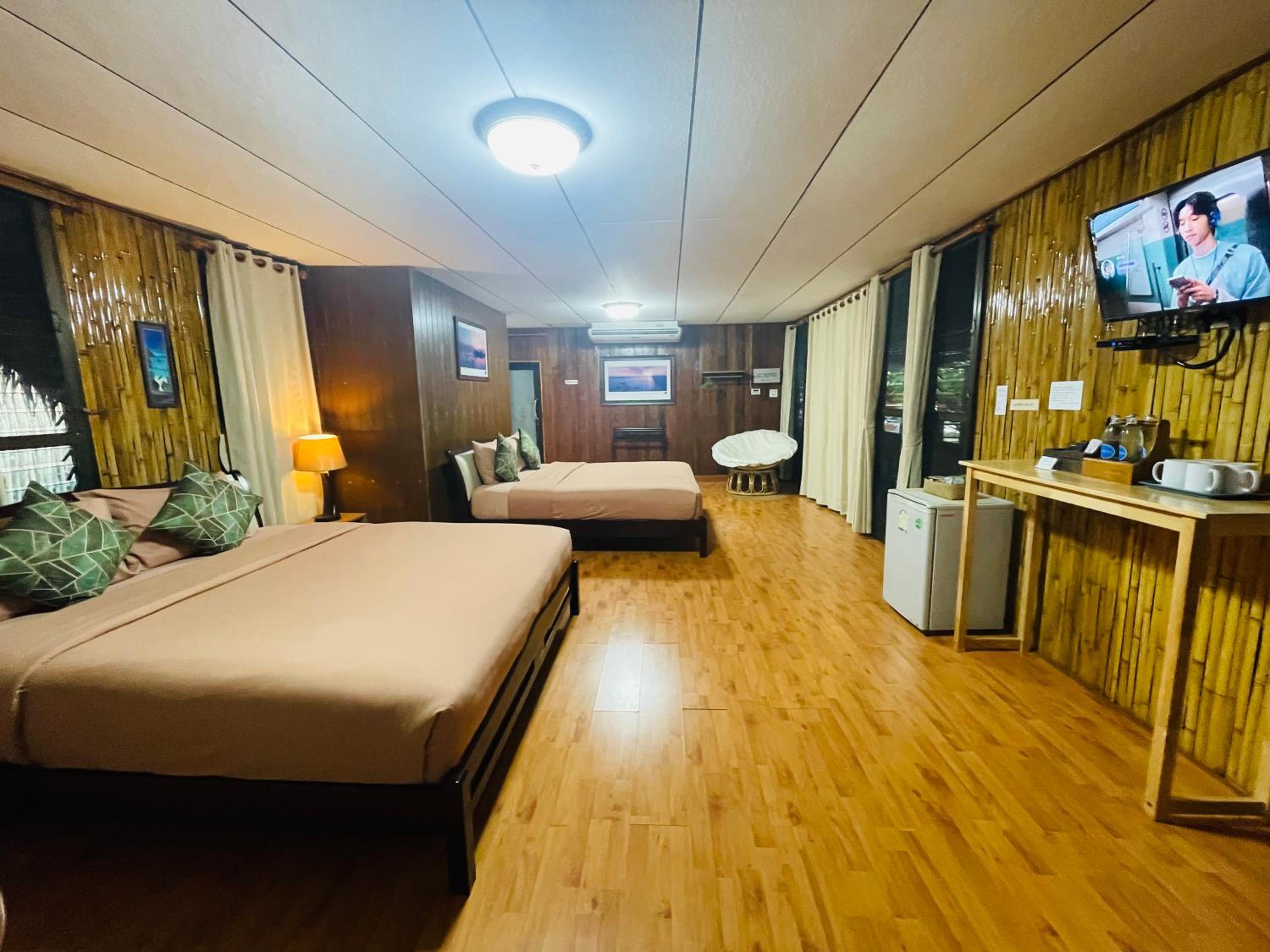 Deluxe Family Room - Photo 6