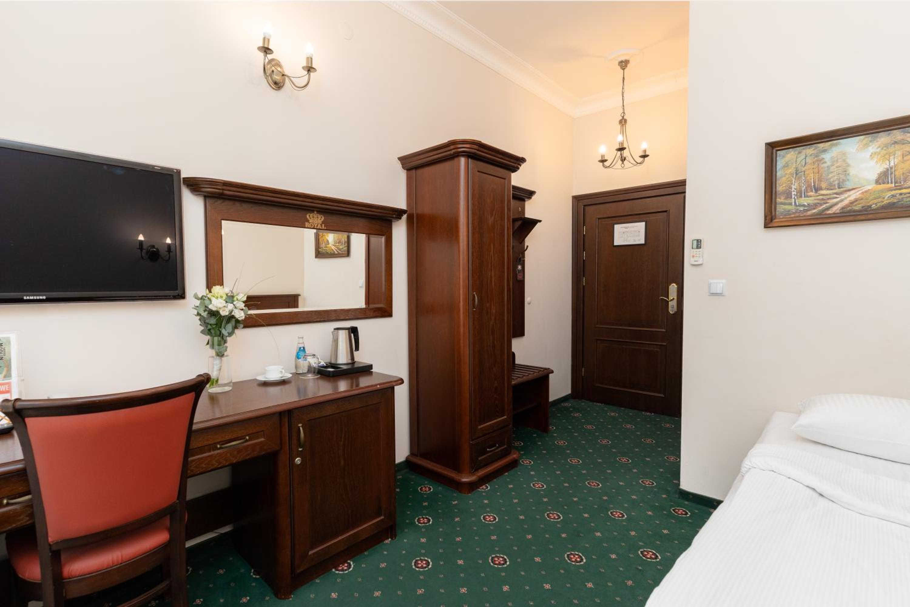 Standard Twin Room - Photo 2