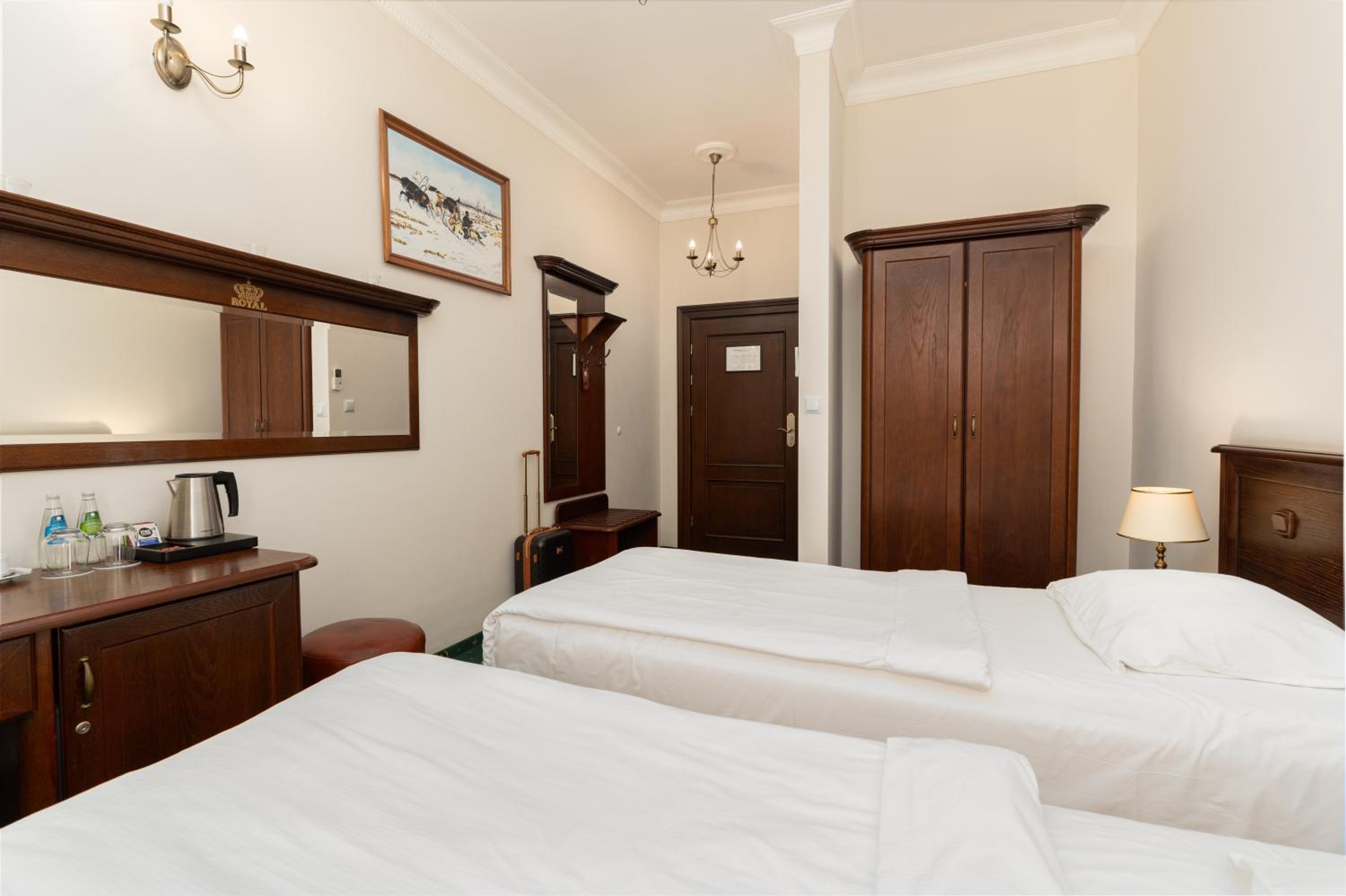 Standard Twin Room - Photo 1