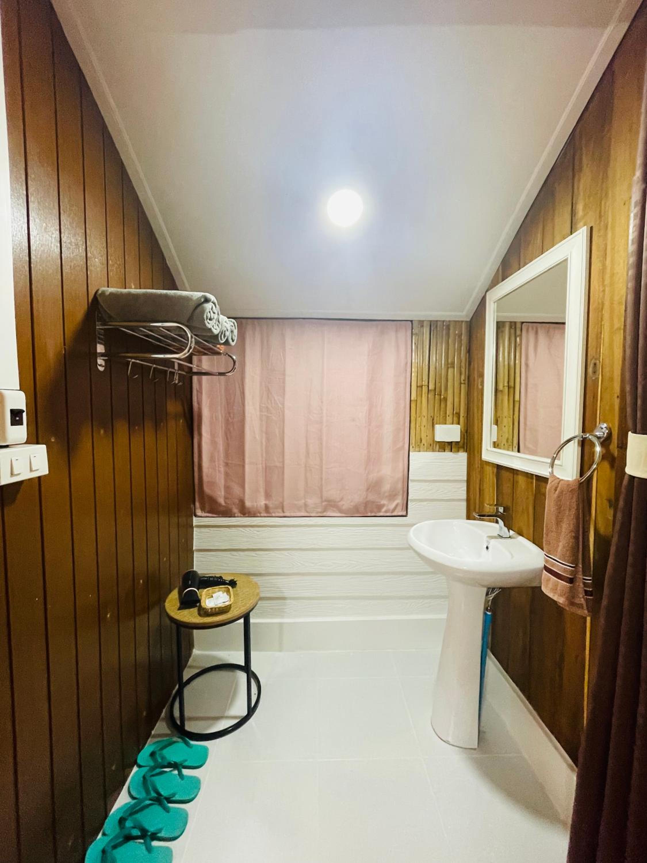 Deluxe Family Room - Photo 2