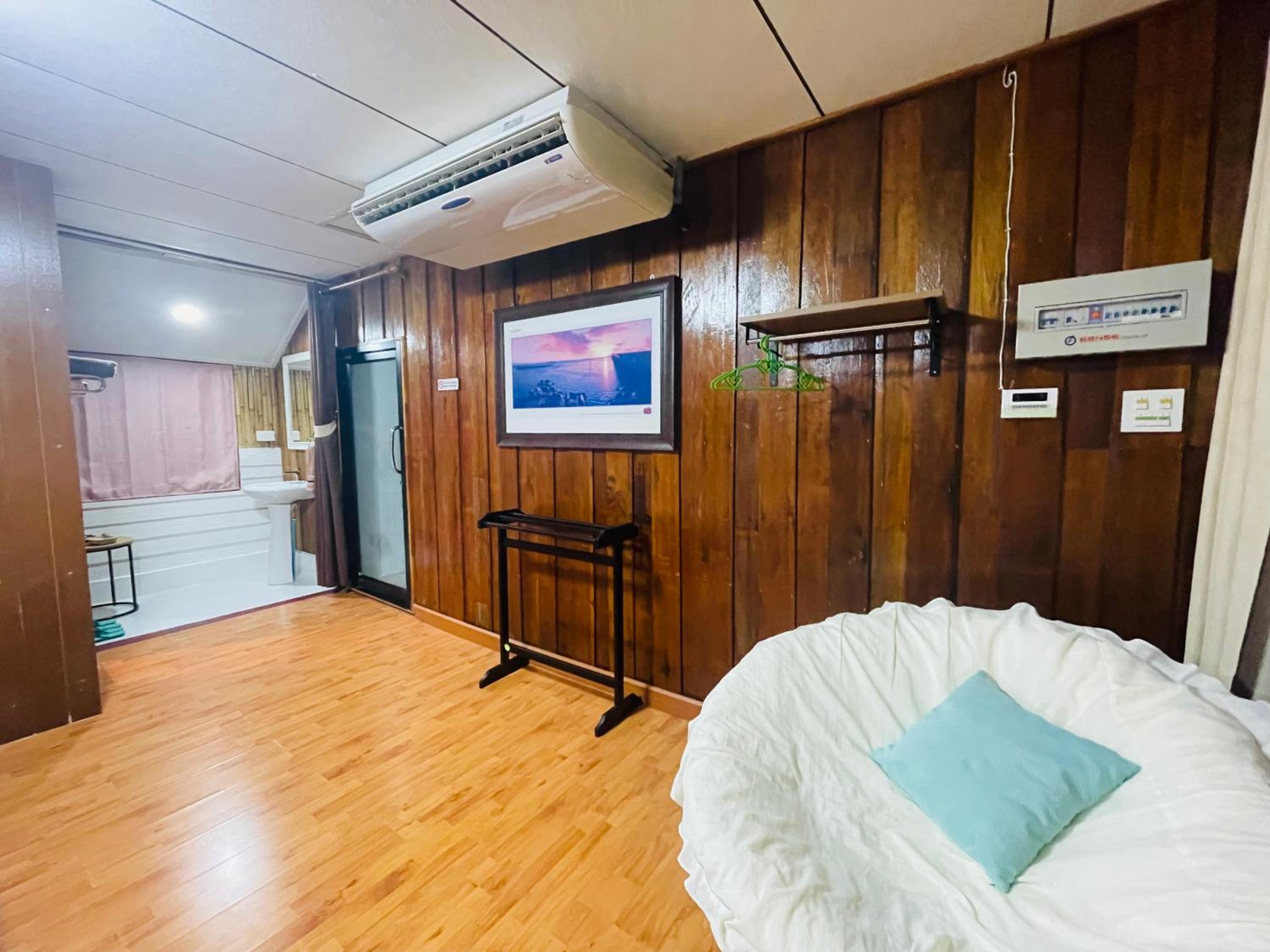 Deluxe Family Room - Photo 5