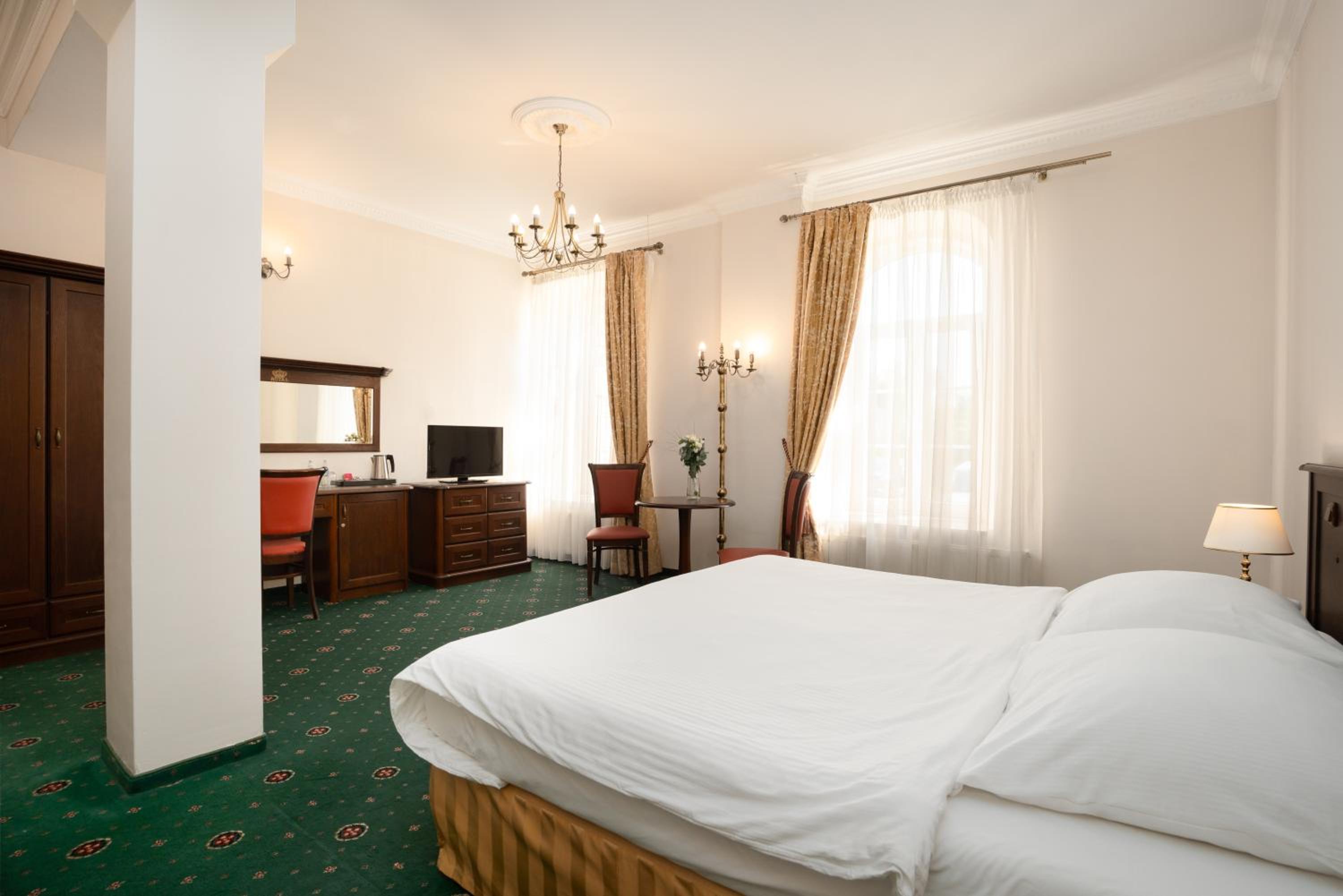 Superior King Room - Photo 3