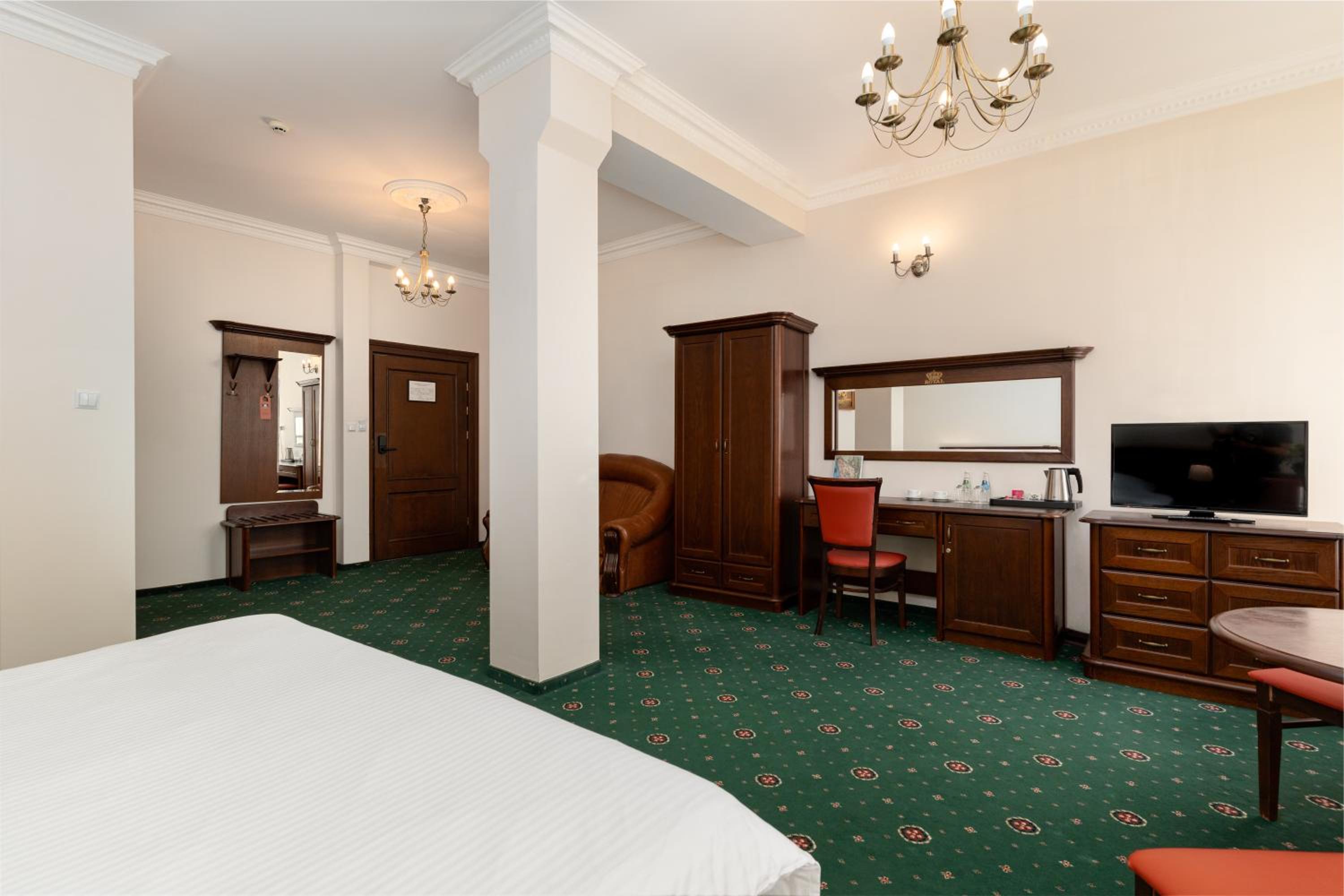 Superior King Room - Photo 5