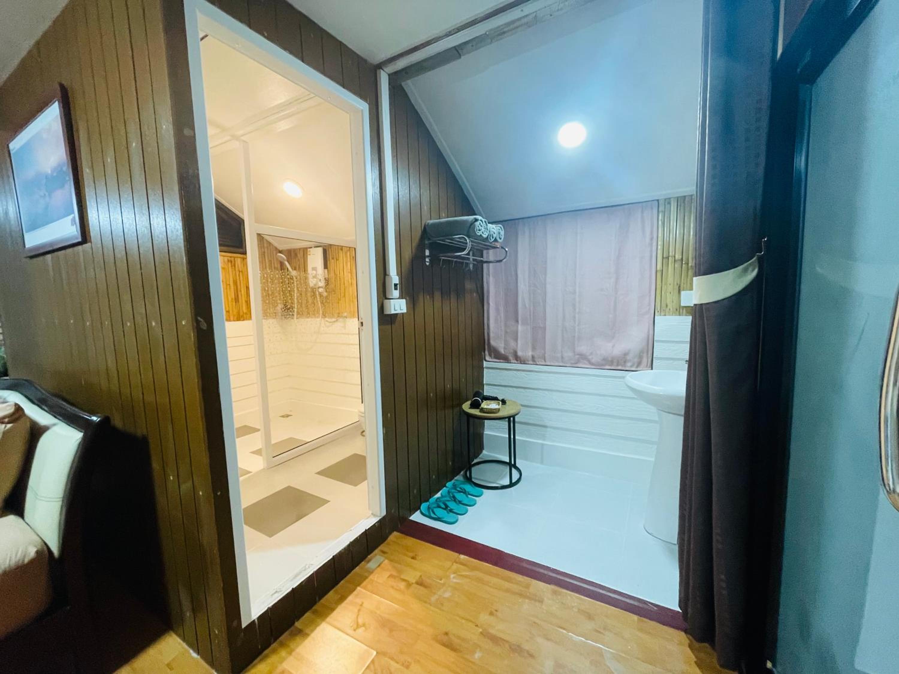Deluxe Family Room - Photo 10