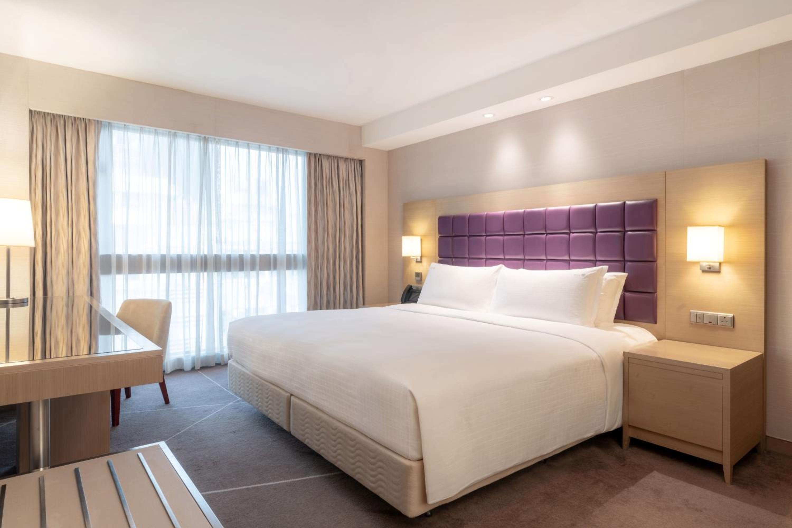 1 King One-Bedroom Suite