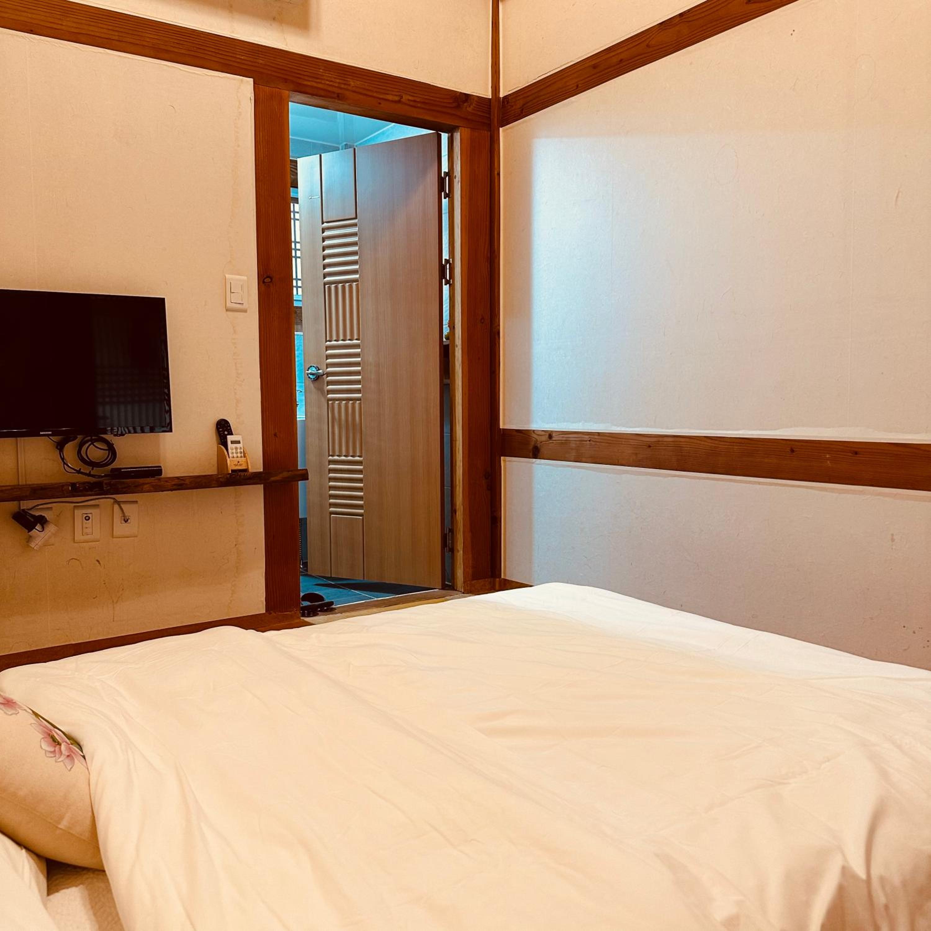 Double Room with Private Bathroom photo 3