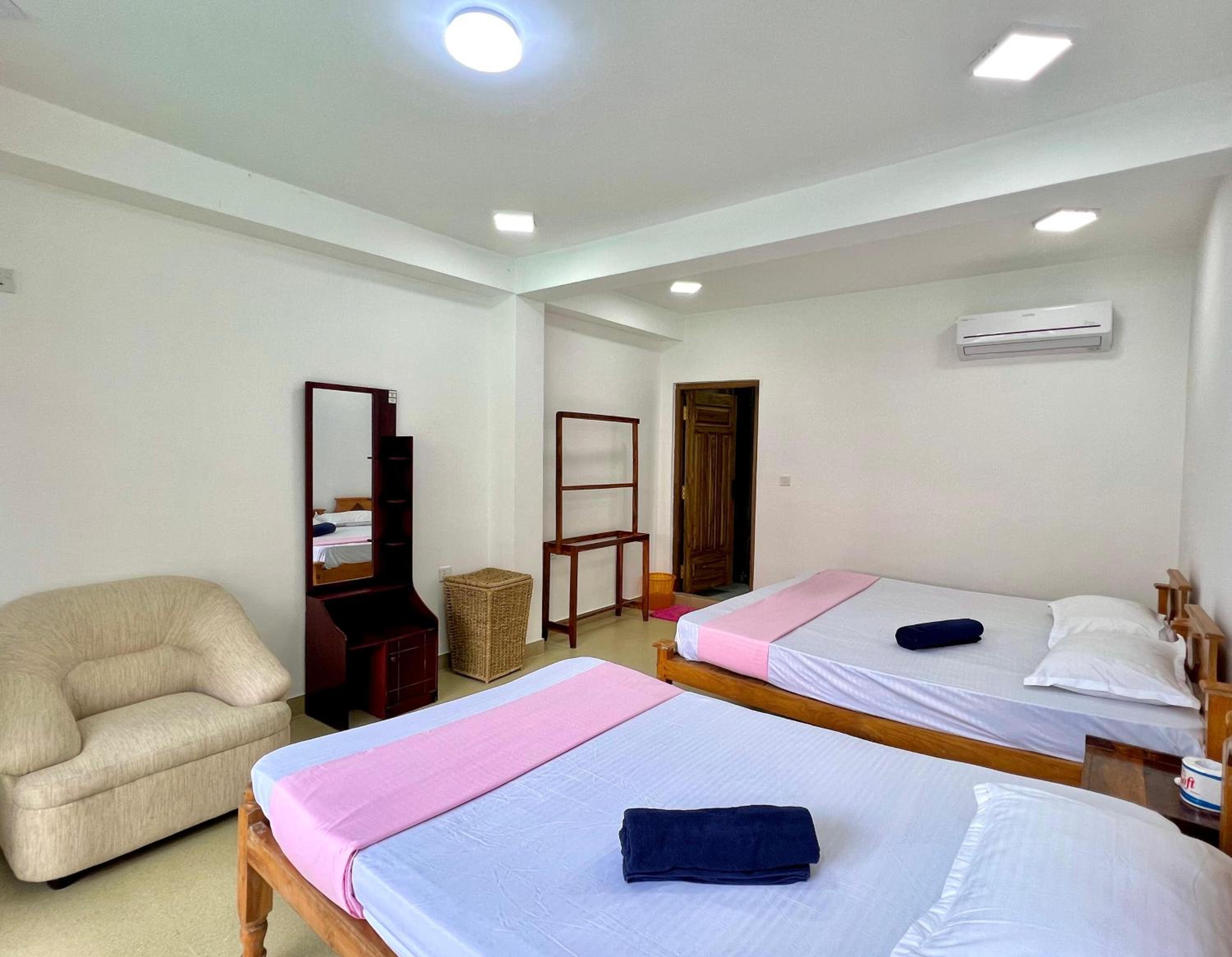 Triple Room with Pool View photo 3