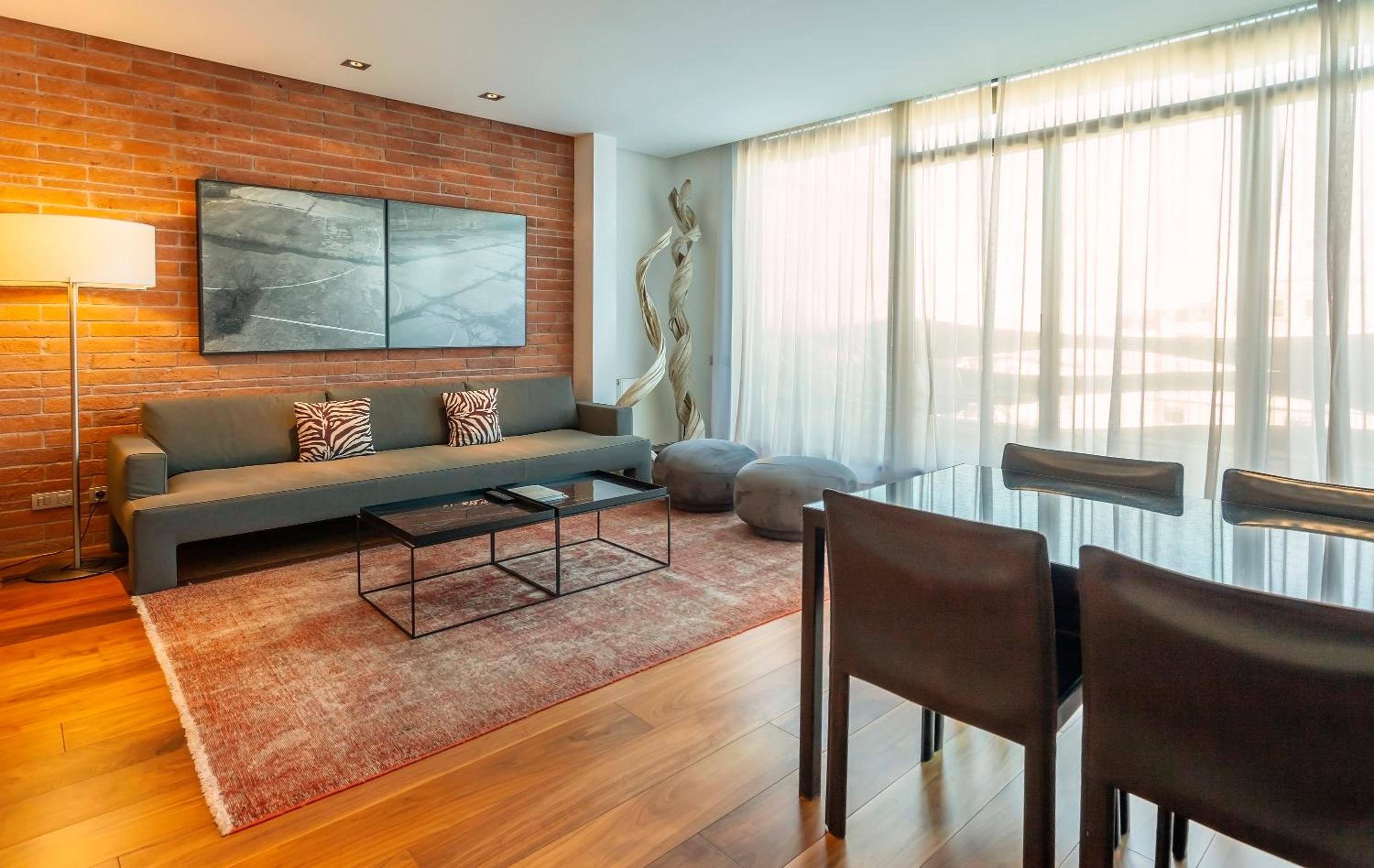 Apartamento de Dos Habitaciones con Terraza