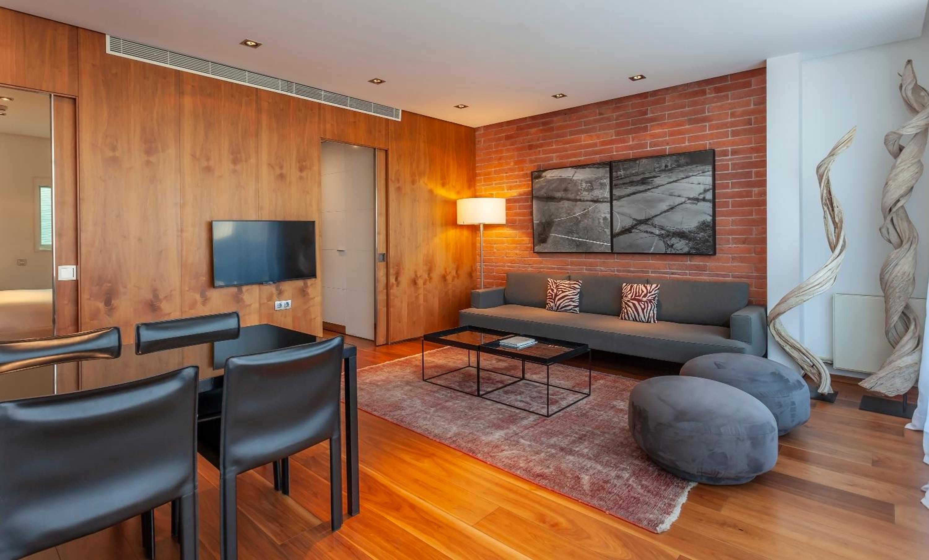 Two-Bedroom Apartment with Terrace photo 2