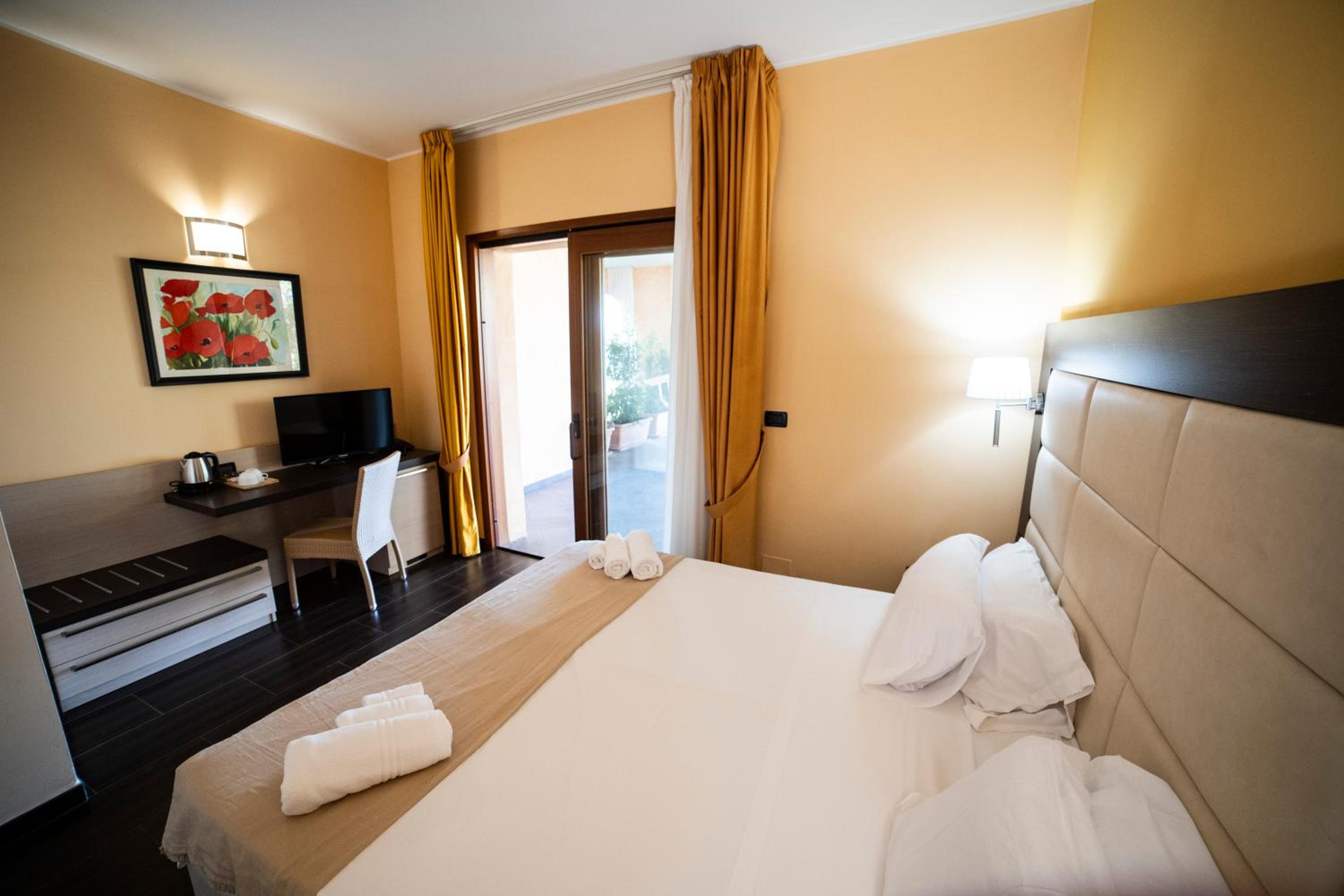 Double Room - Photo 5