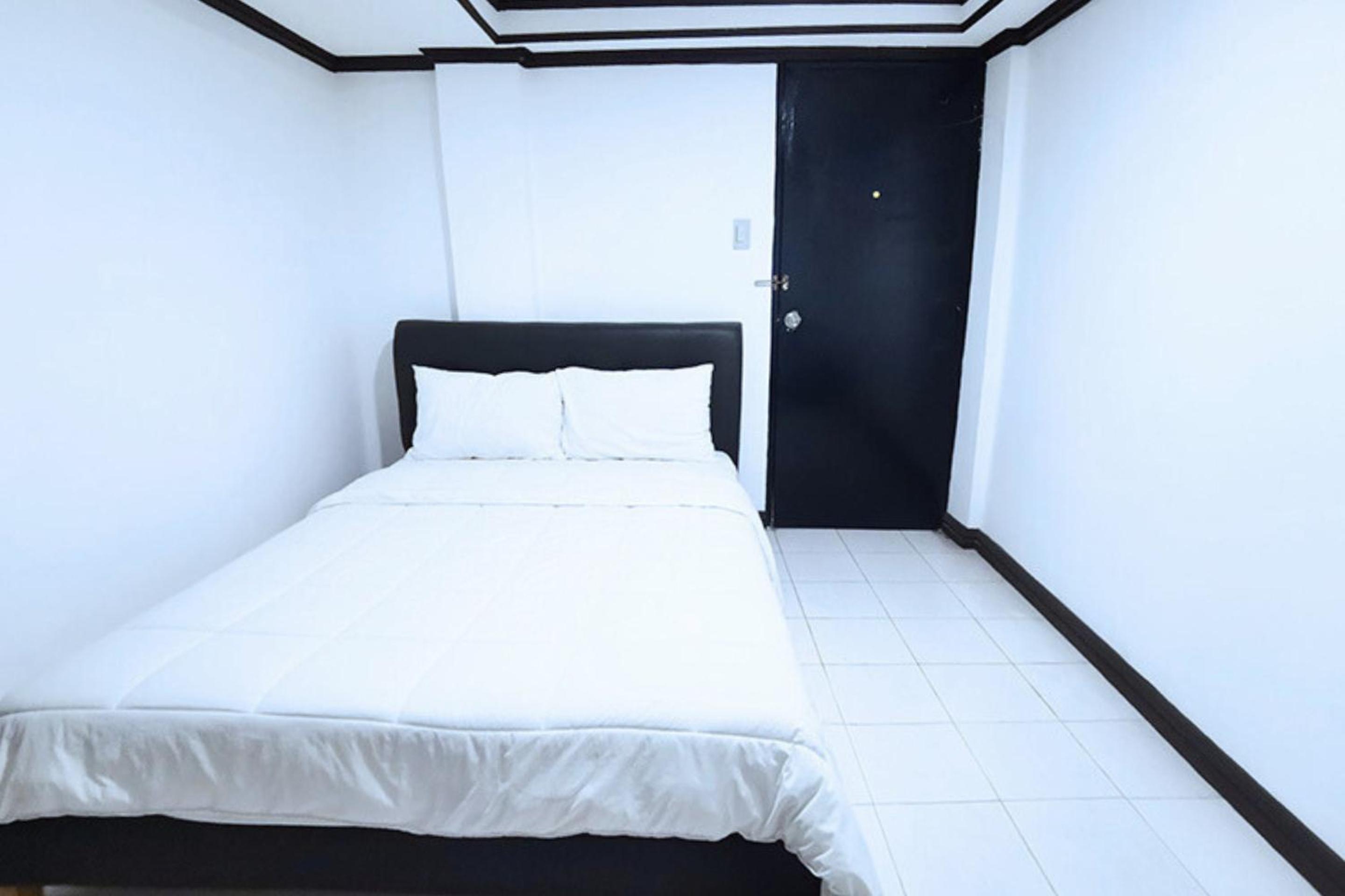 Budget Double Room photo 3