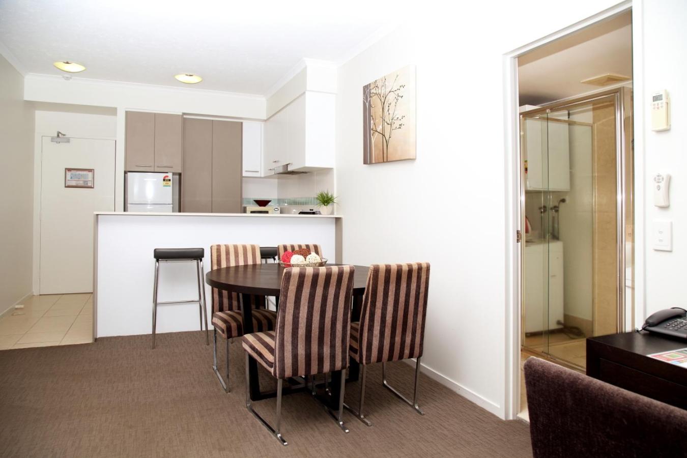 One-Bedroom Apartment - Photo 4