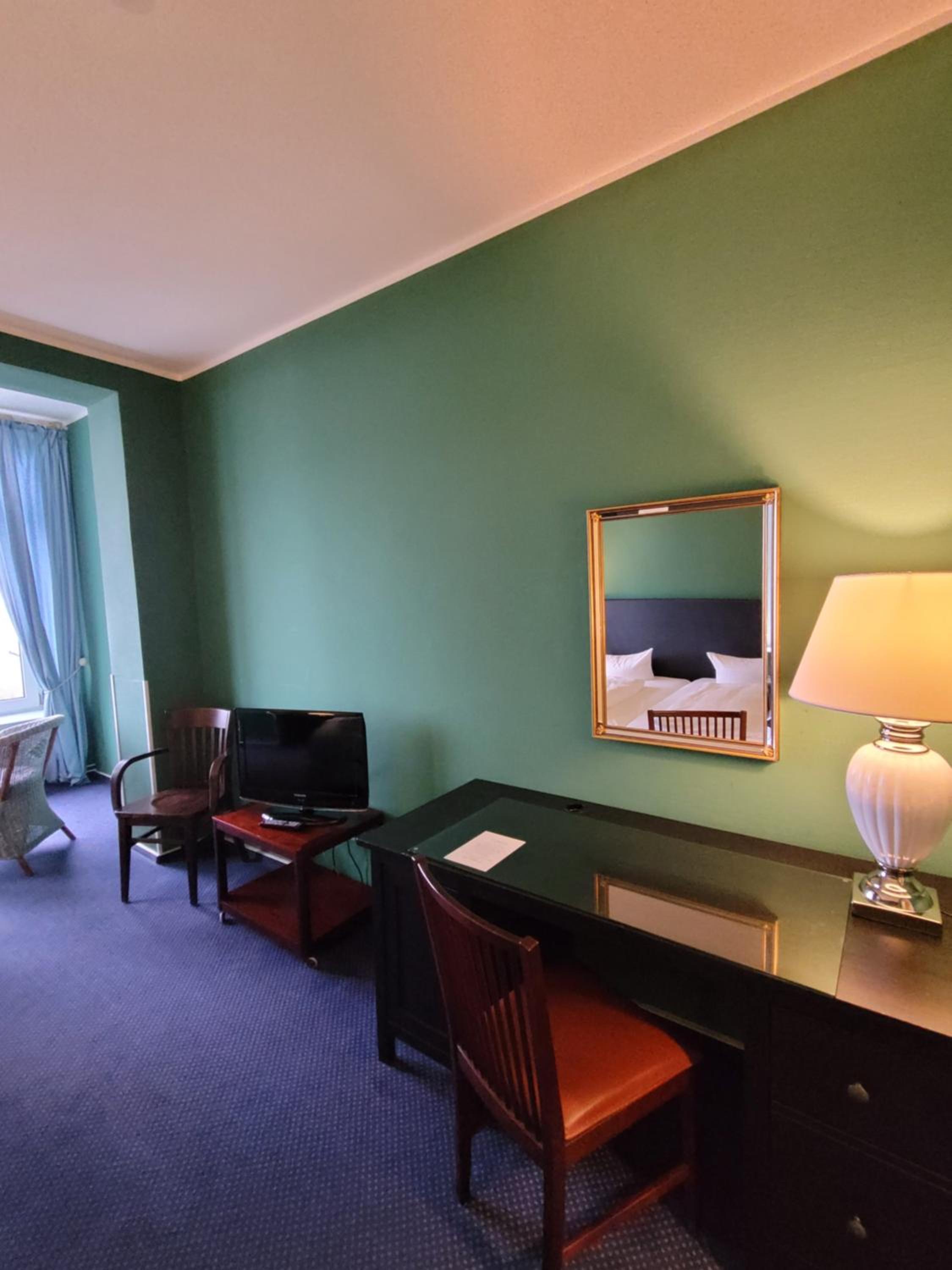 Twin Room with Partial Sea View thumbnail 6