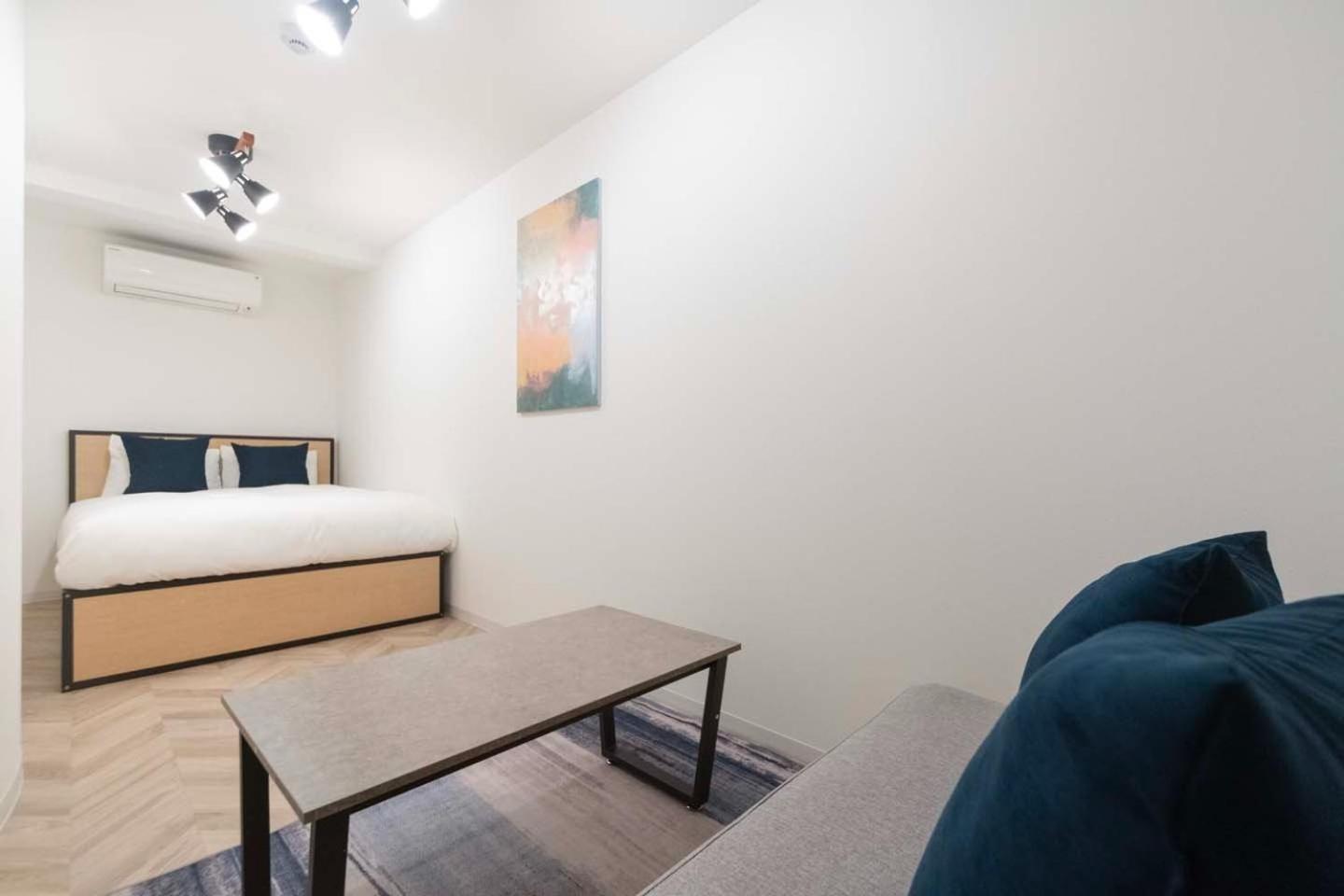 One-Bedroom Apartment photo 1