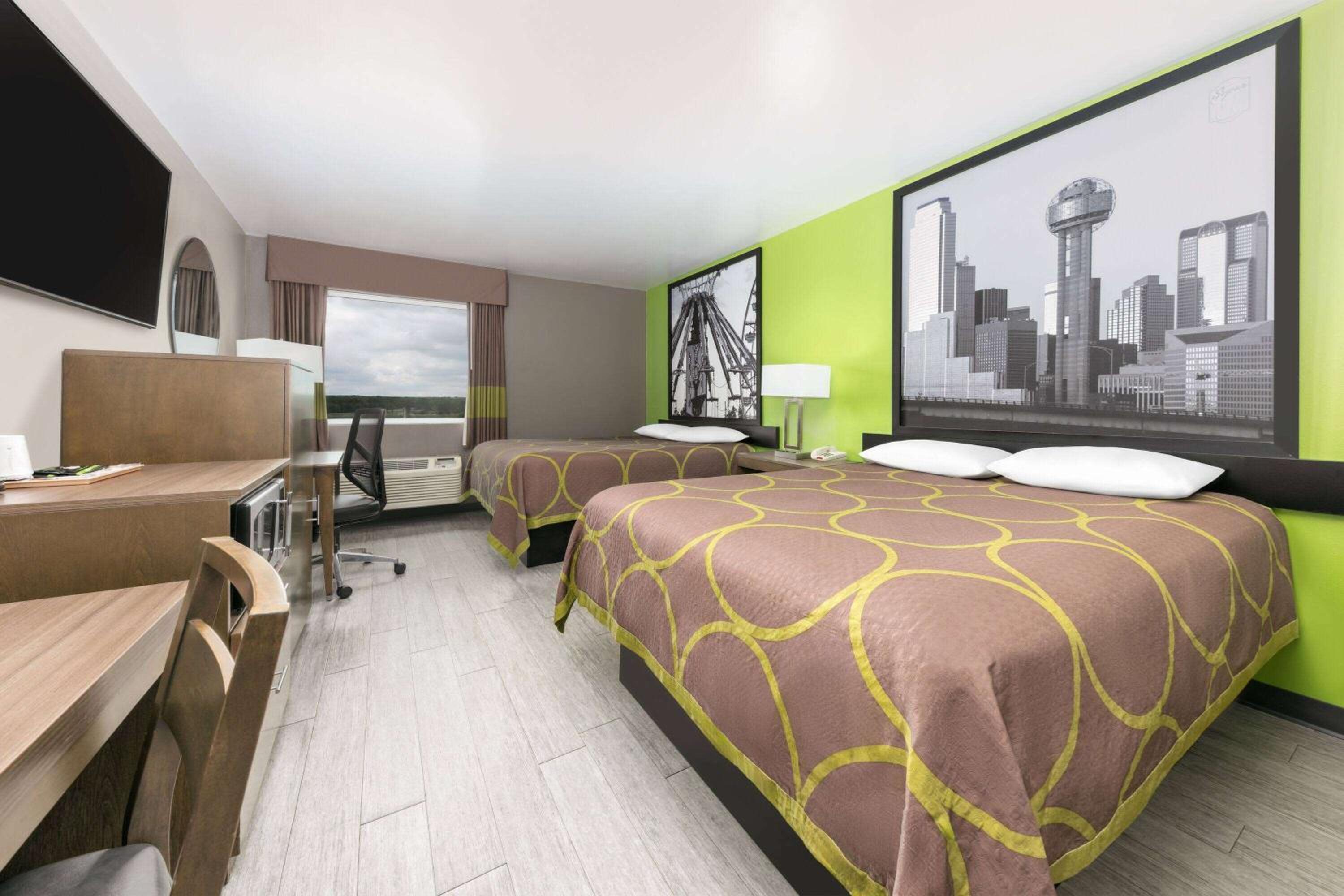 Queen Room with Two Queen Beds - Non-Smoking - Photo 1