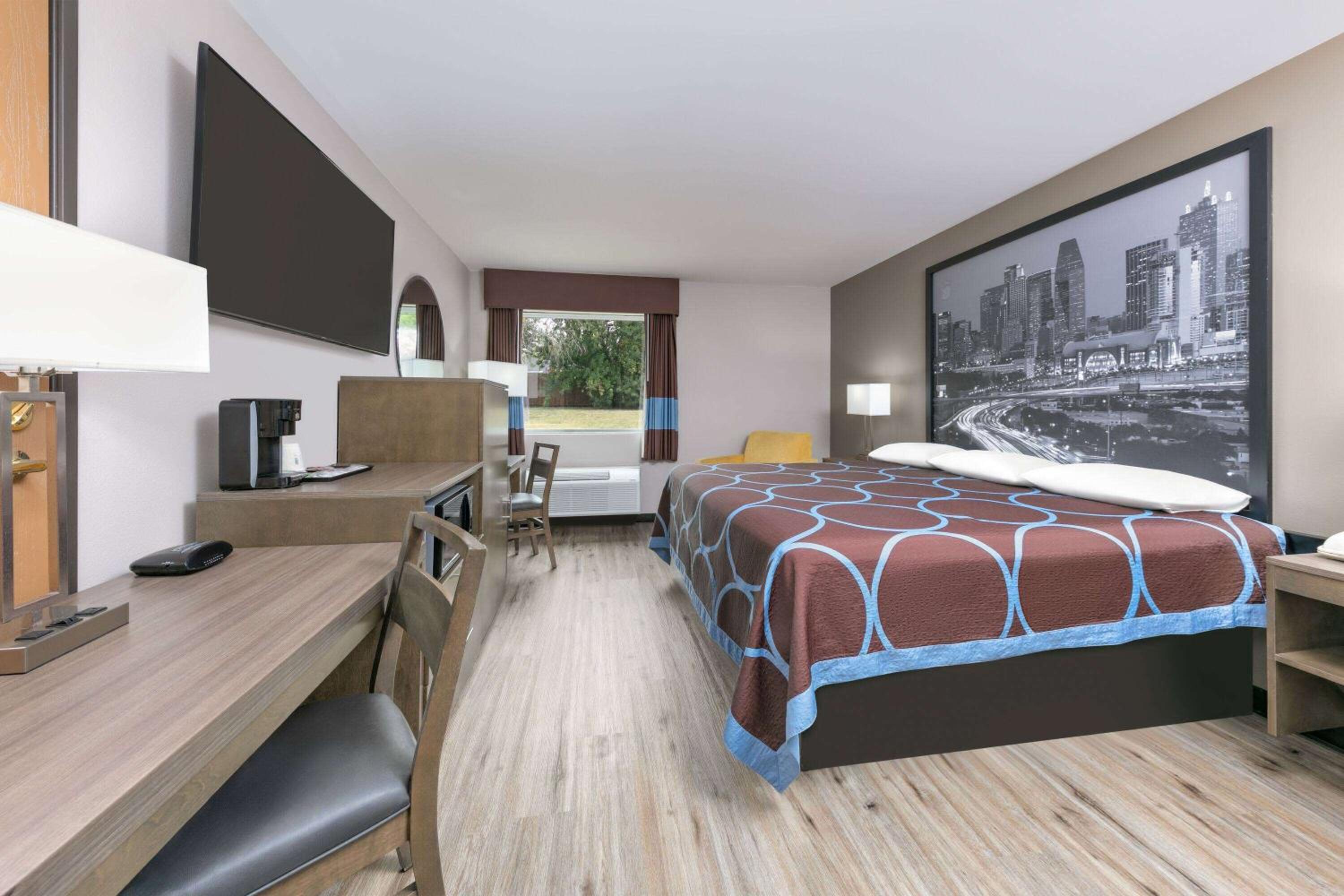 King Room - Non-Smoking - Photo 1