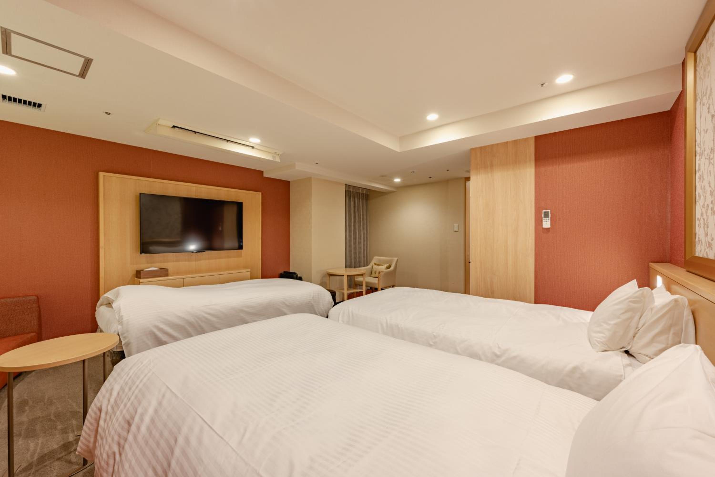 Grace Twin (3adults,3beds) with No Window - Semi Basement - Non-Smoking