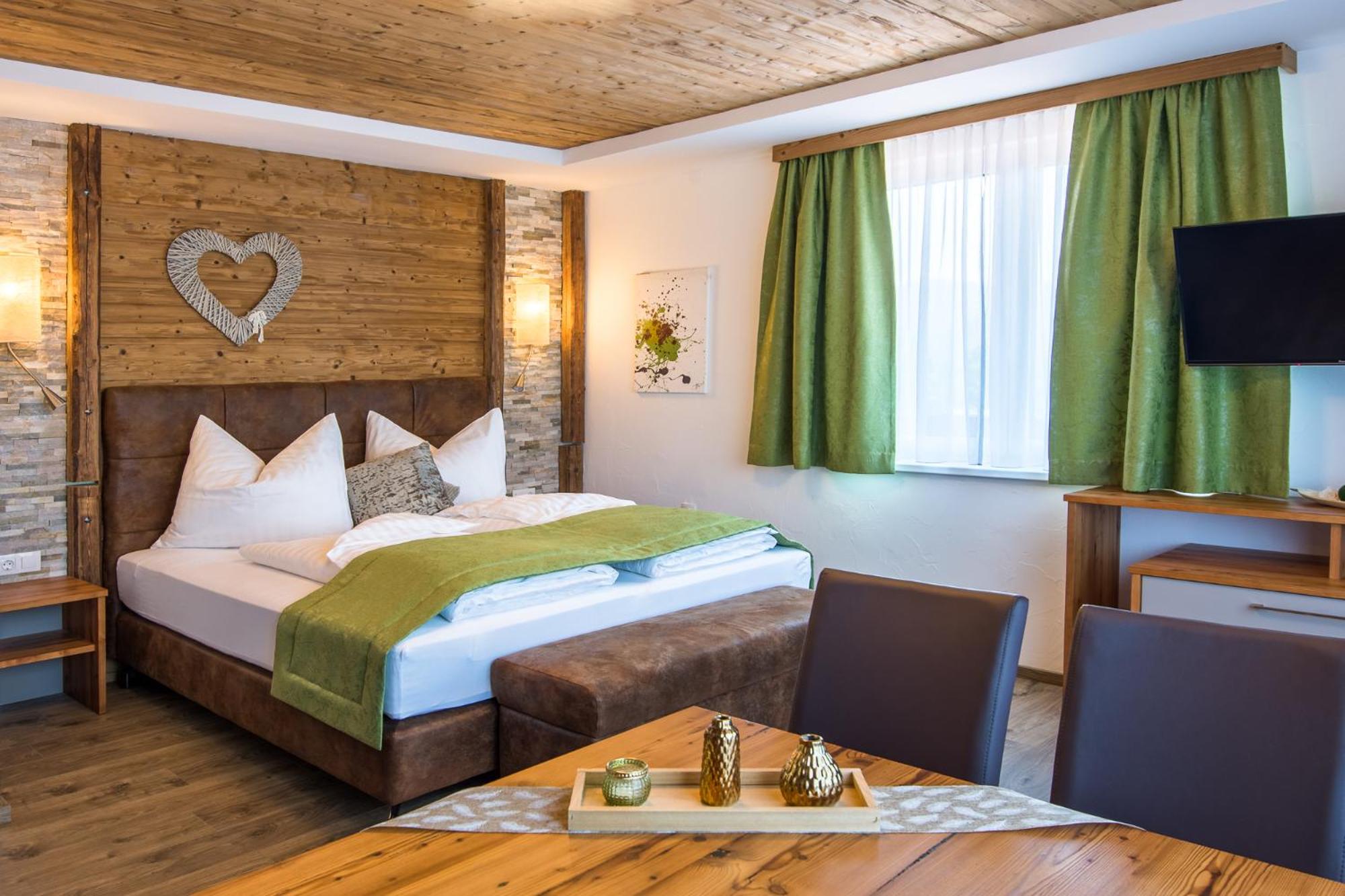 Deluxe Double Room with Balcony photo 3