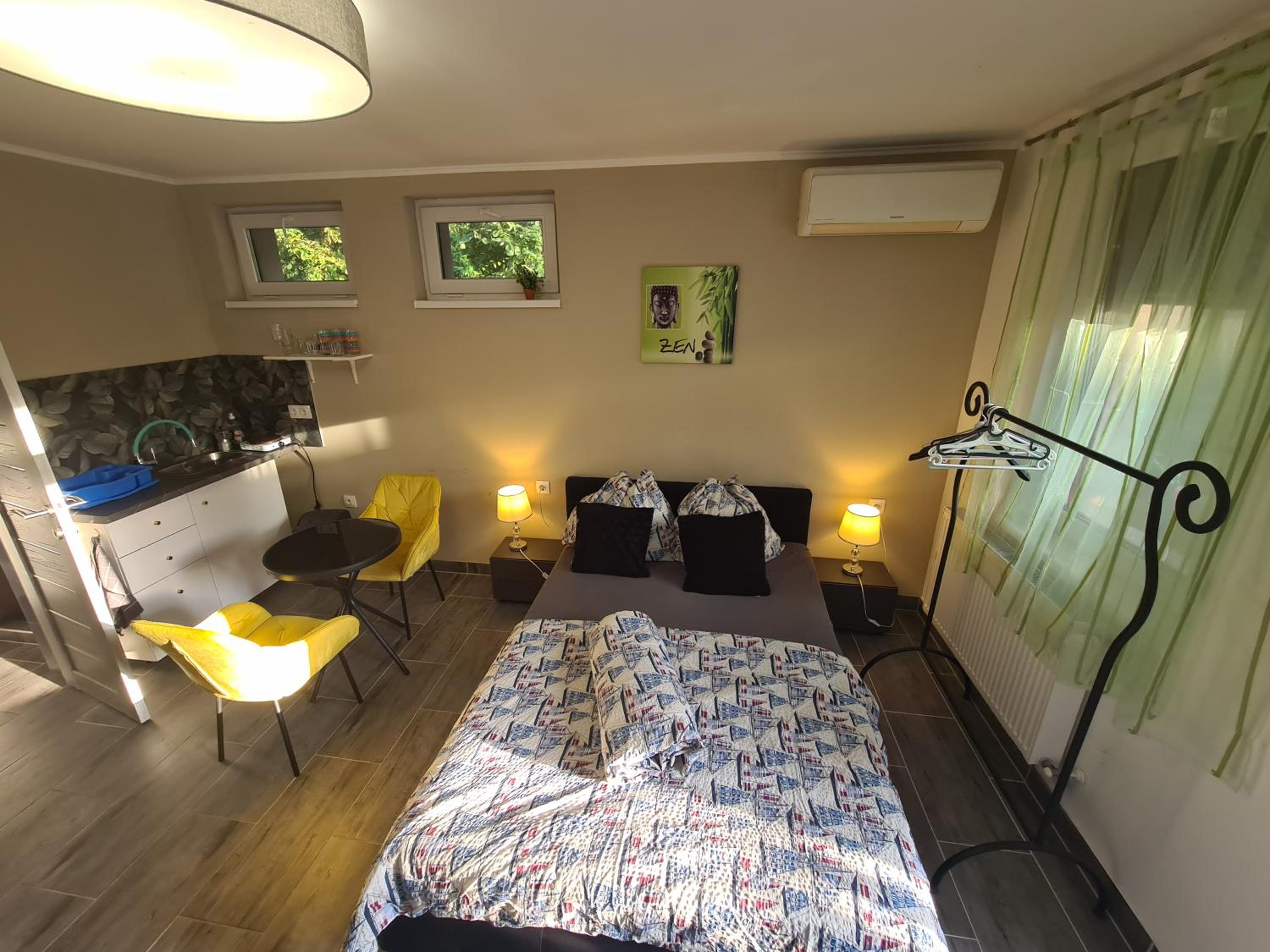 Apartment with Terrace - Photo 1