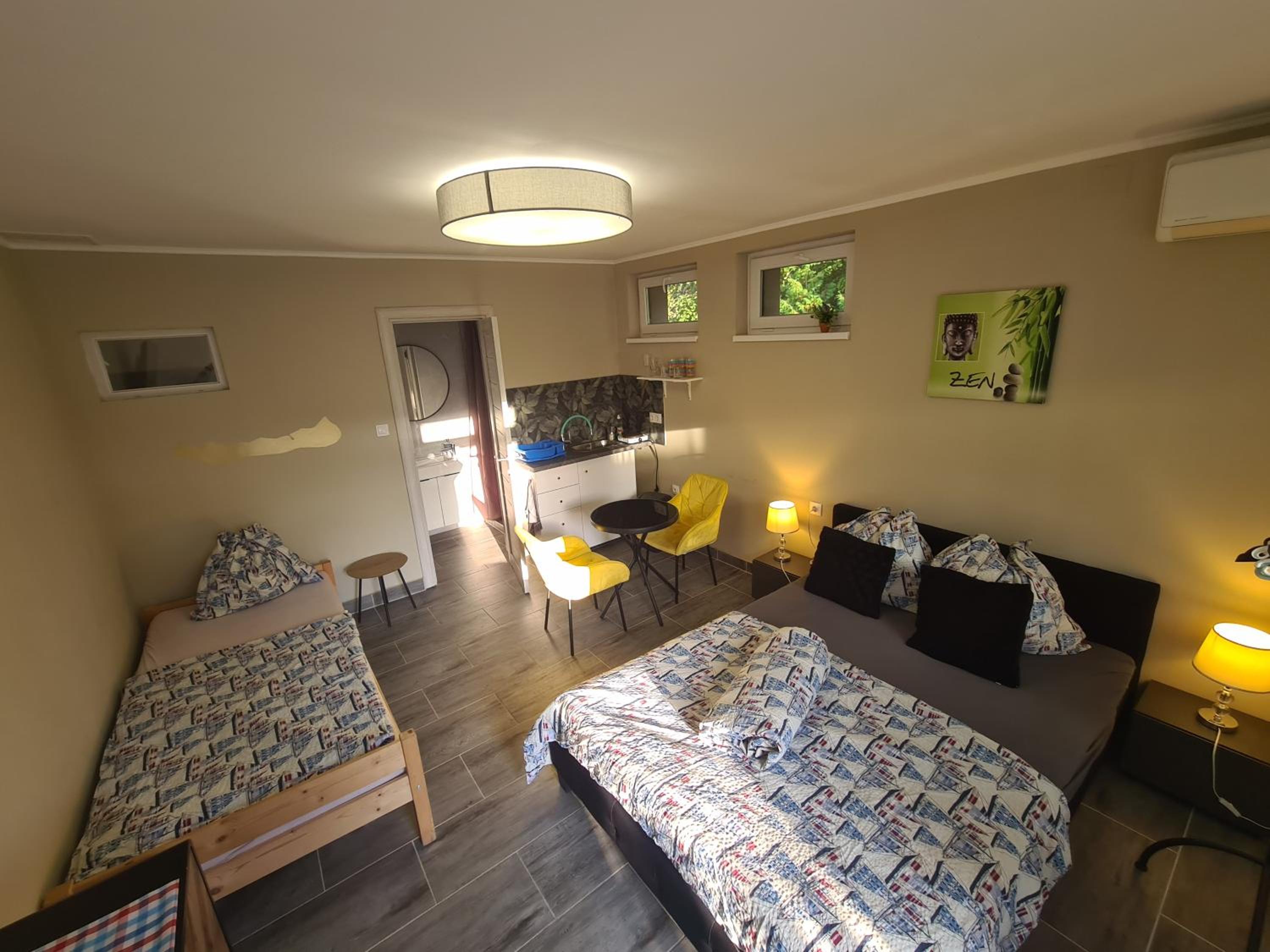 Apartment with Terrace - Photo 23