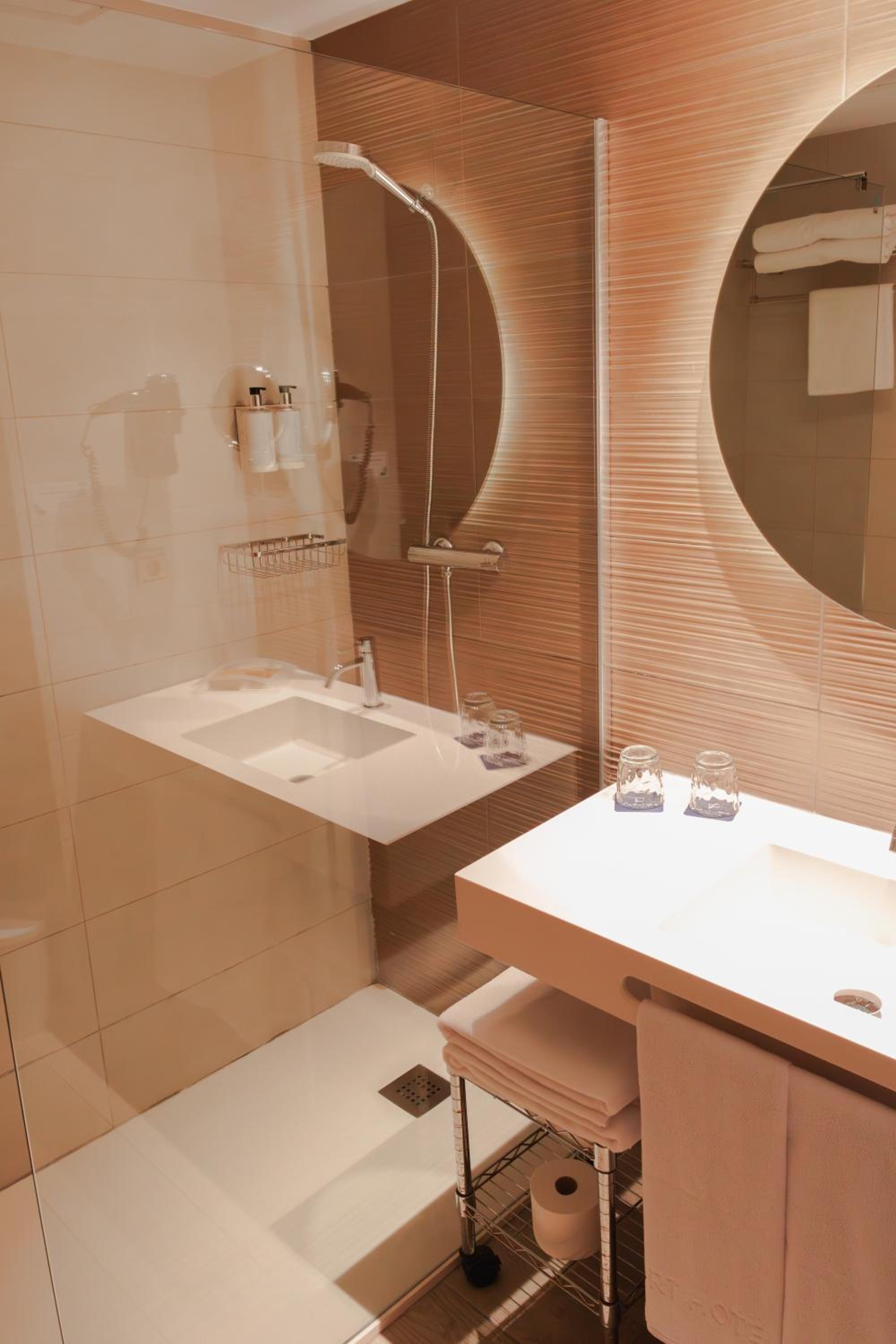 Suite Junior (2 adultos + 2 niños) Suite Junior (2 adultos + 2 niños)