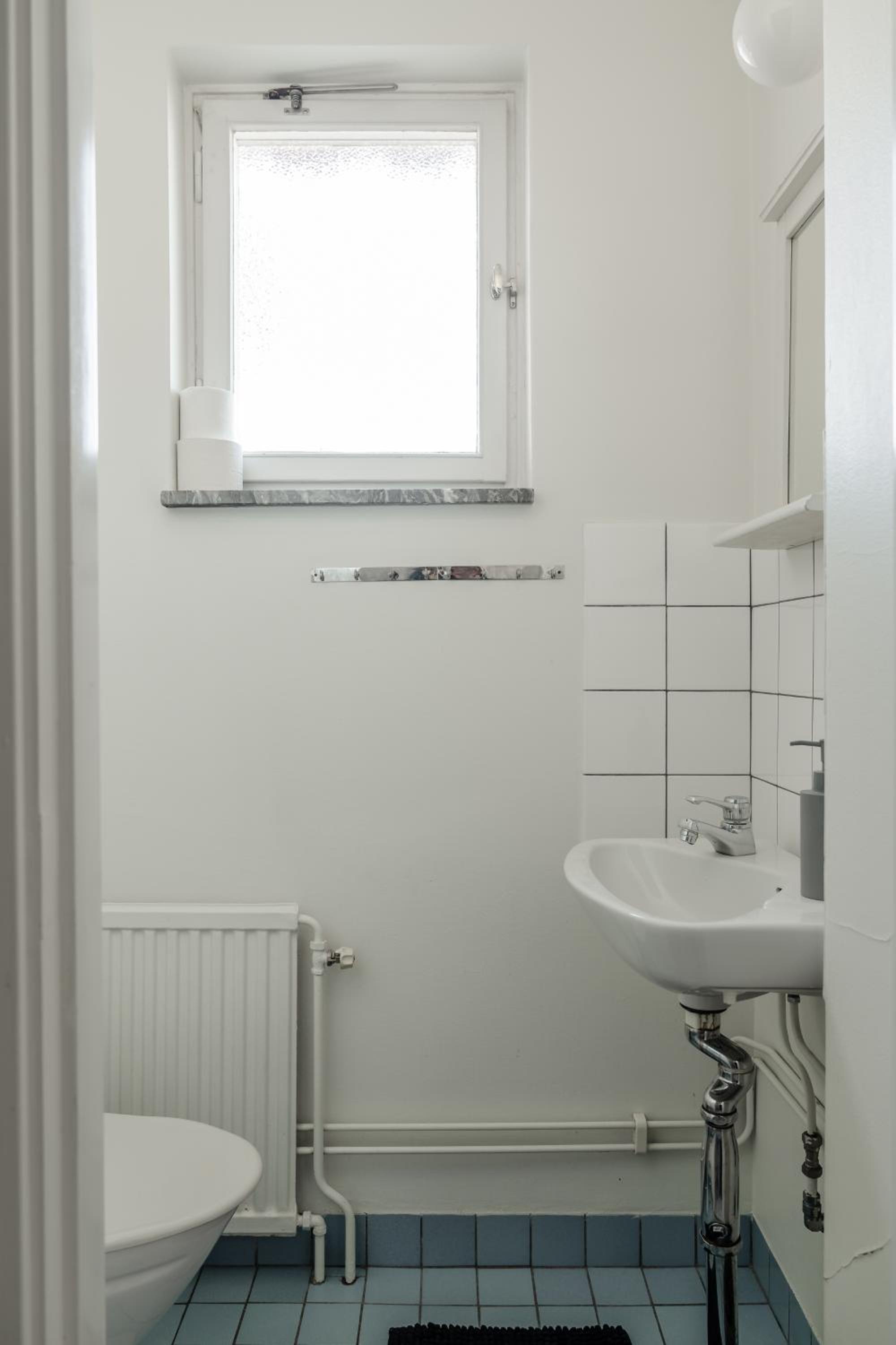 Double Room with Private Bathroom - Photo 9