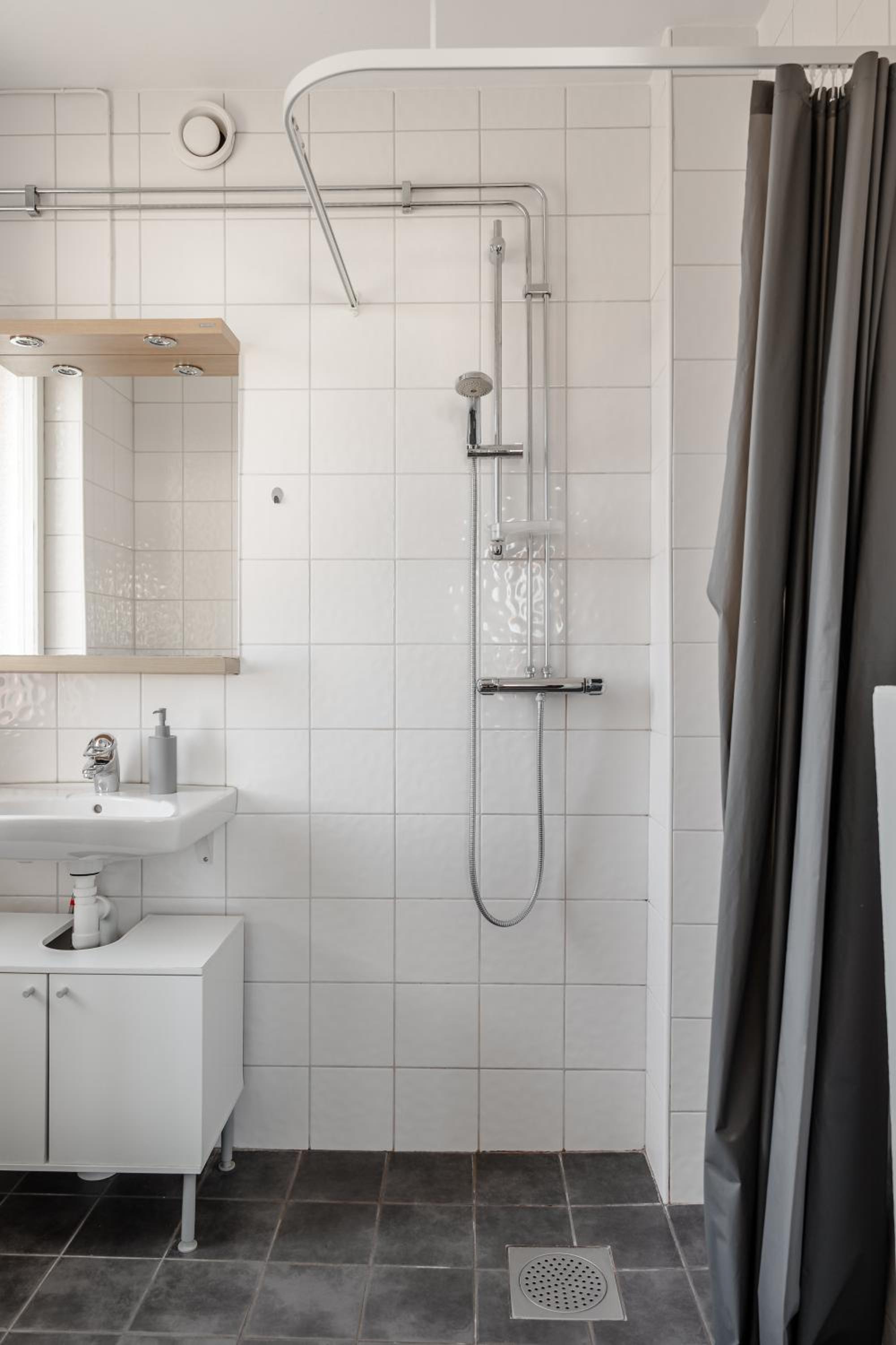 Double Room with Private Bathroom - Photo 4
