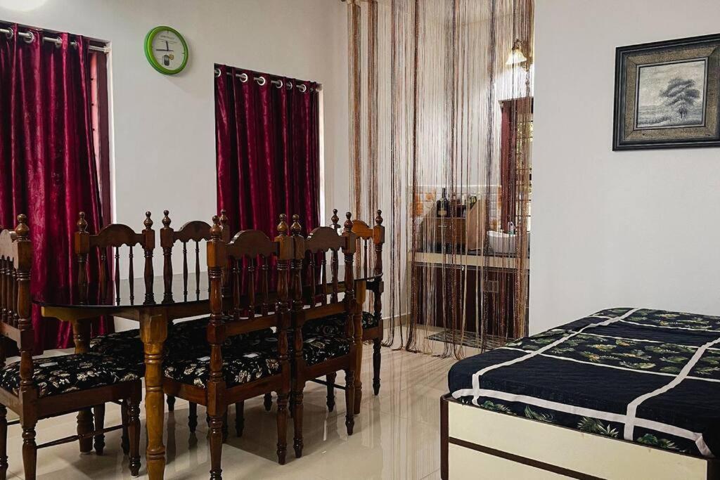 Three-Bedroom Vacation Home  photo 2