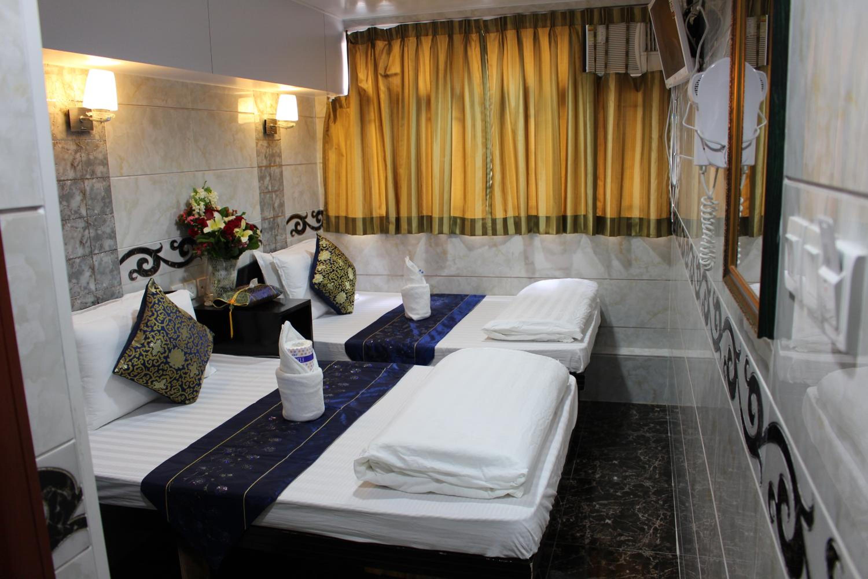 Deluxe Family Room