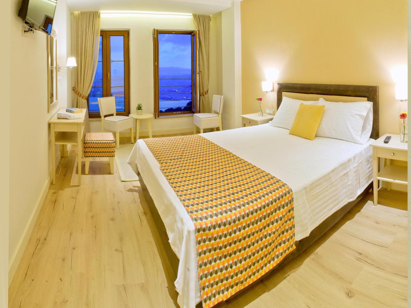 Superior Double Room with Lake View