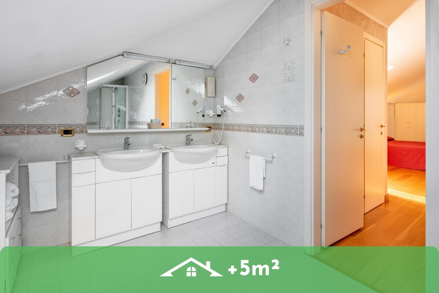 Double or Twin Room - Photo 2