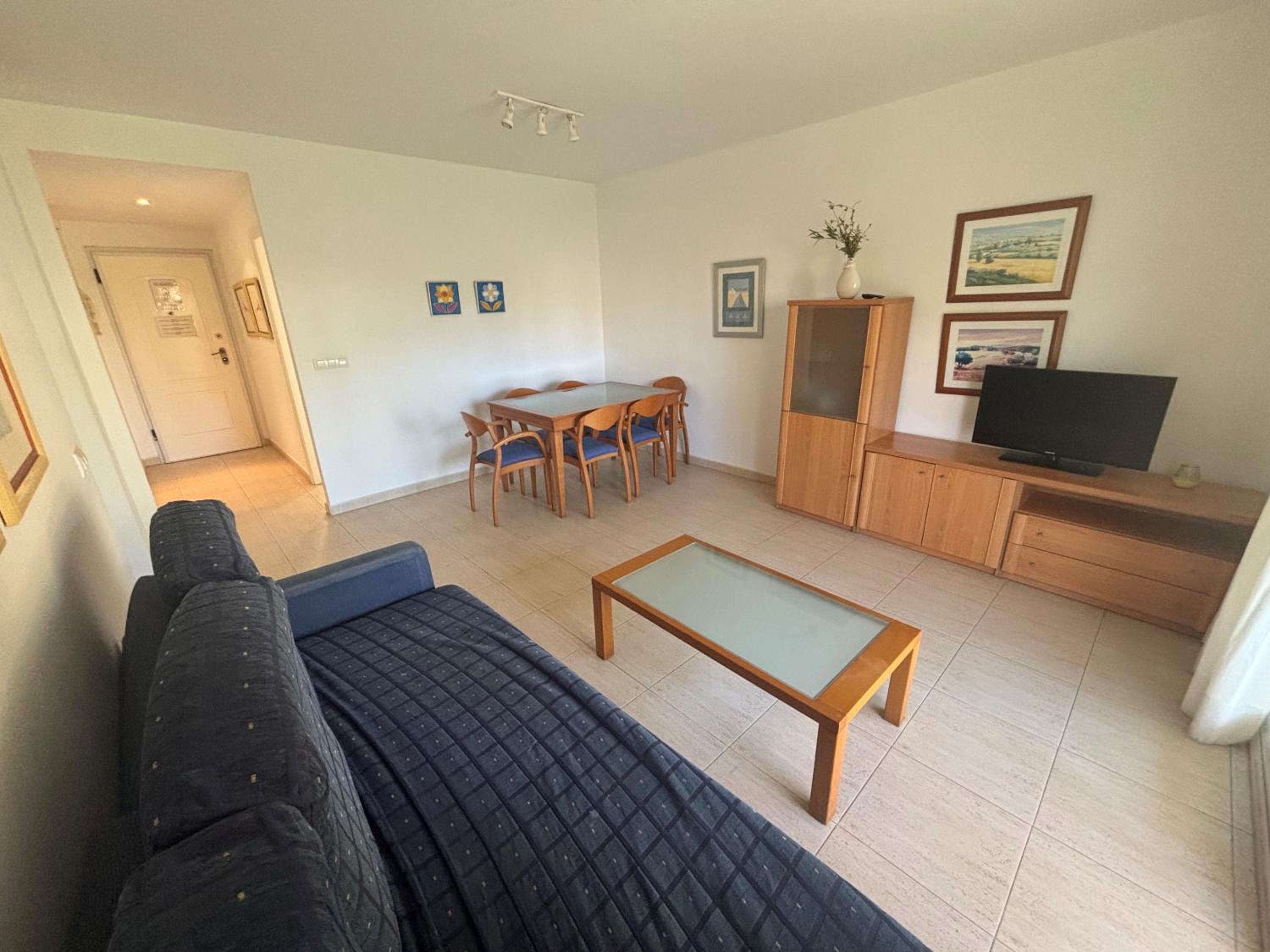 Apartamento de Dos Habitaciones con Terraza