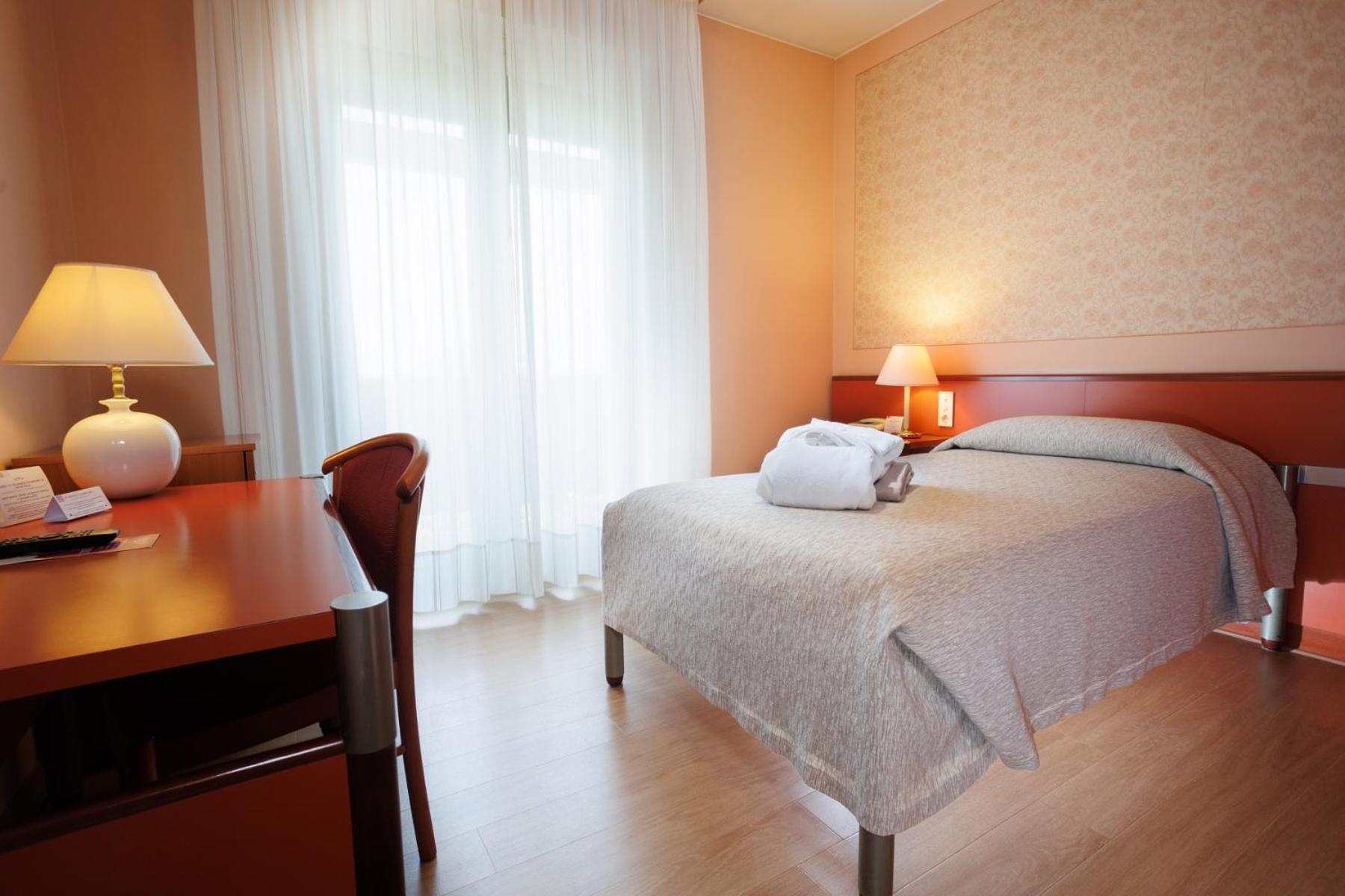 Single Room - Photo 6