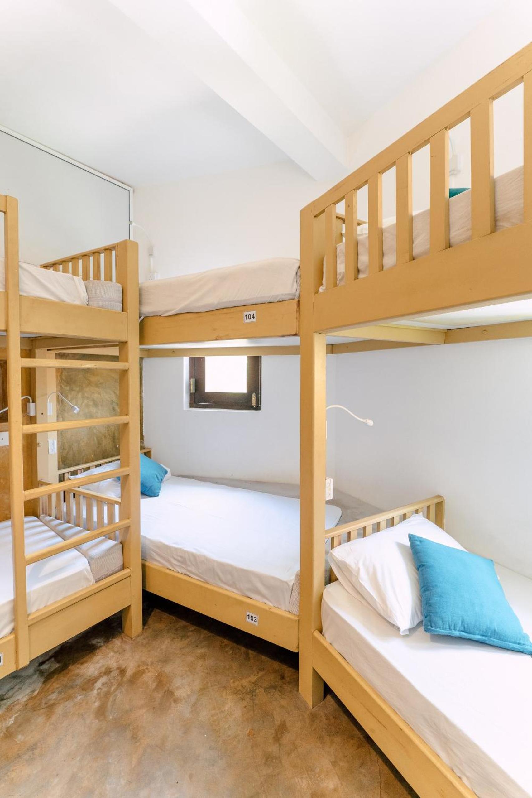 Bed in 10-Bed Mixed Dormitory Room photo 2