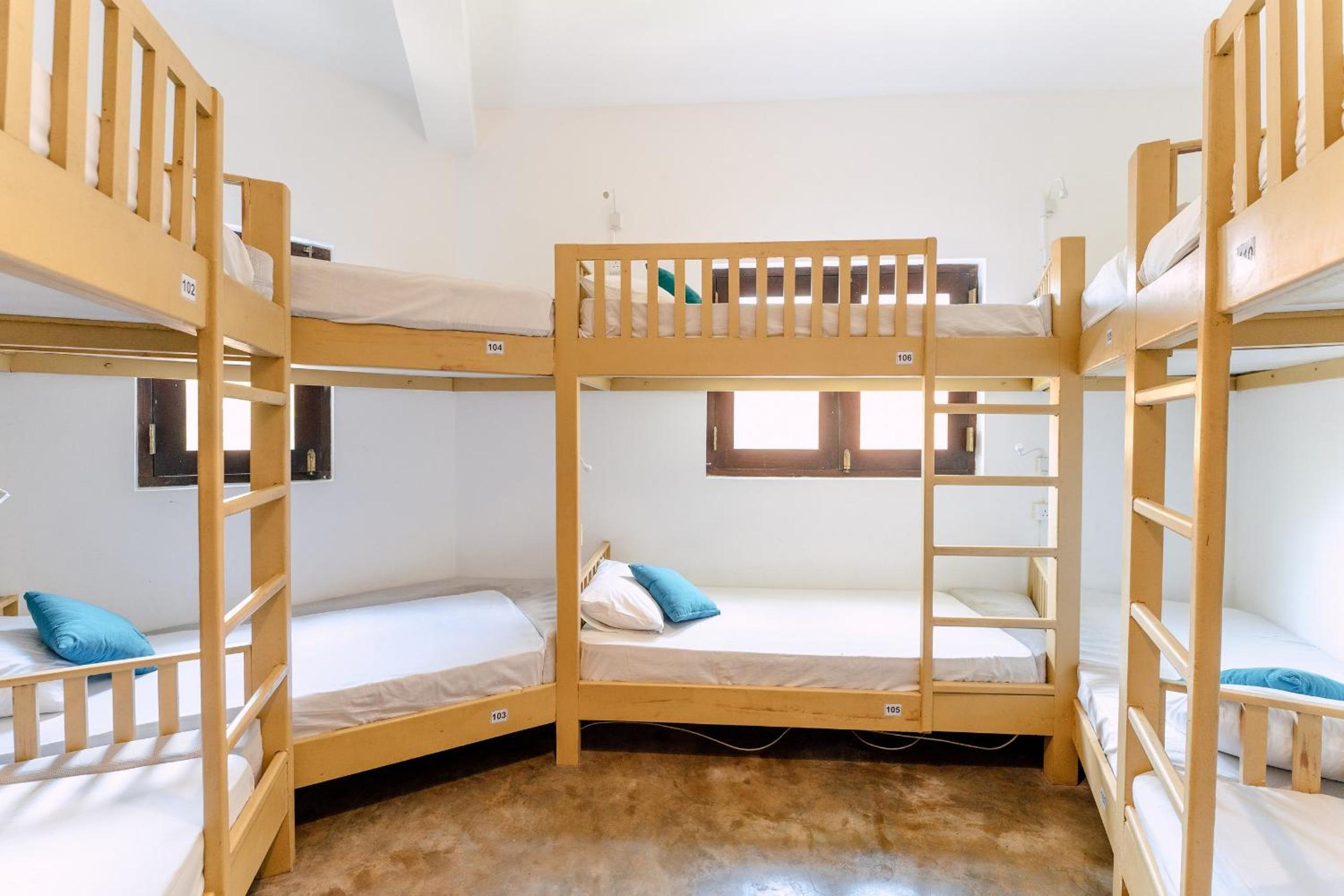 Bed in 10-Bed Mixed Dormitory Room photo 3