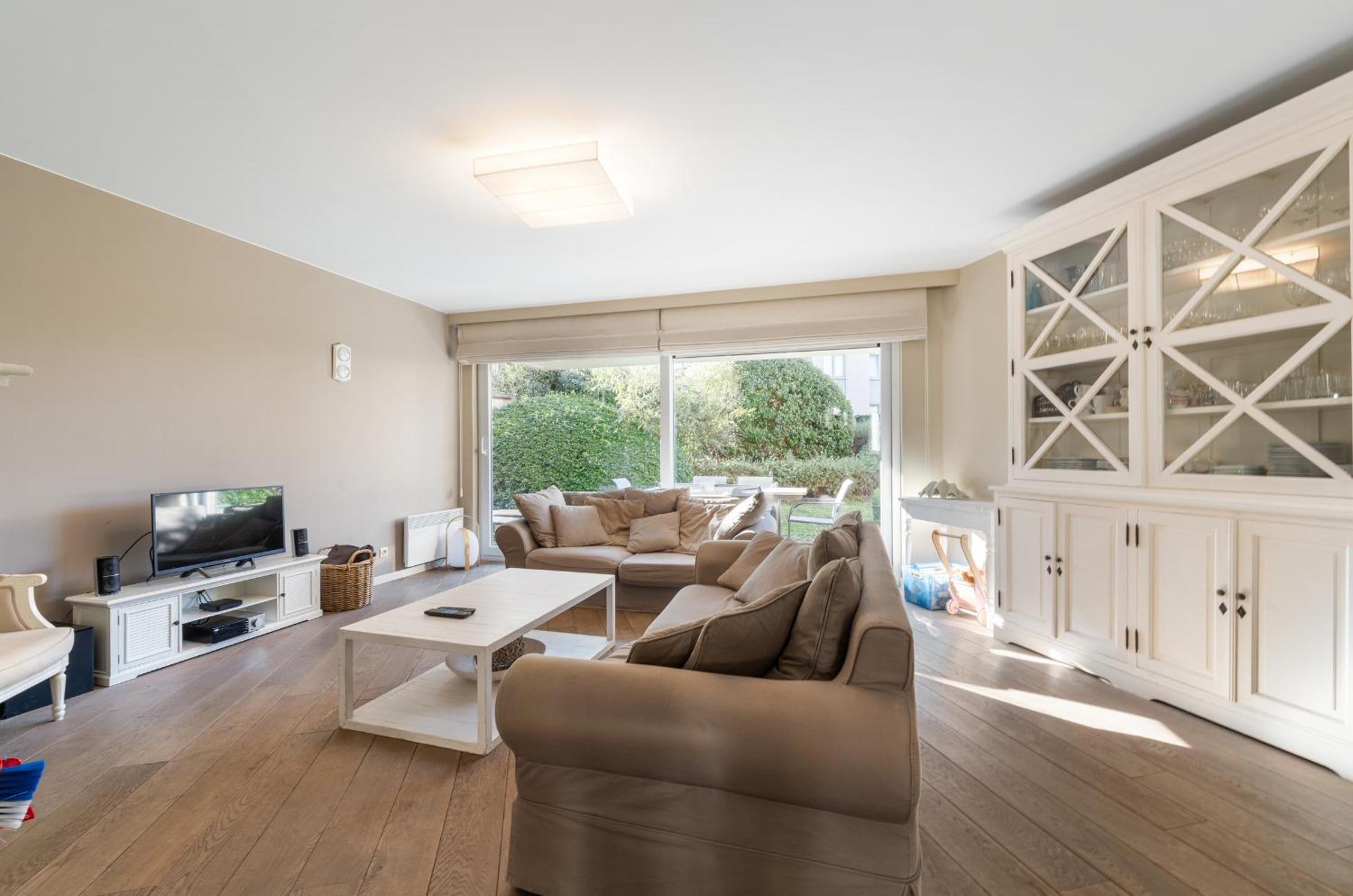 Three-Bedroom Apartment with Balcony