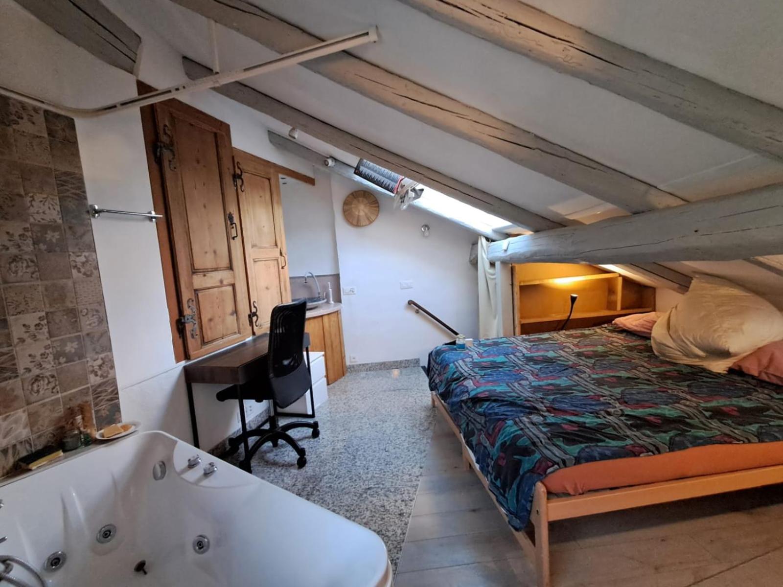 One-Bedroom Apartment photo 3