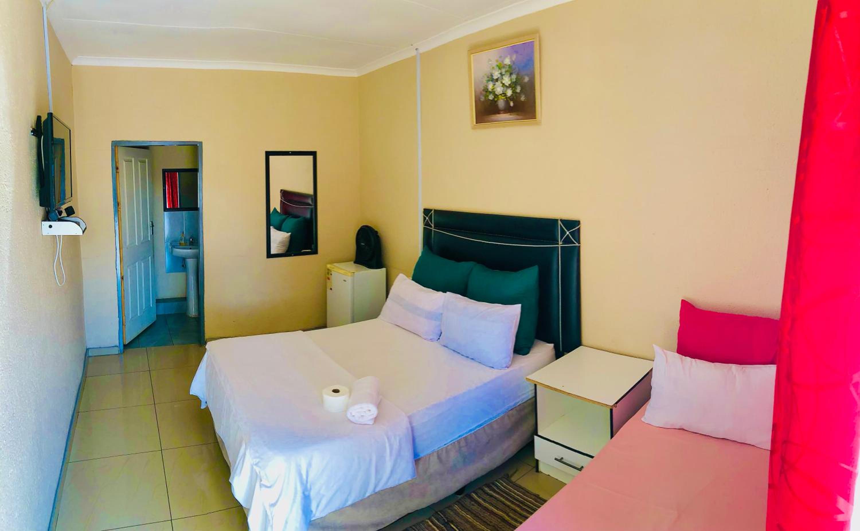 Double Room With Private Bathroom photo 2