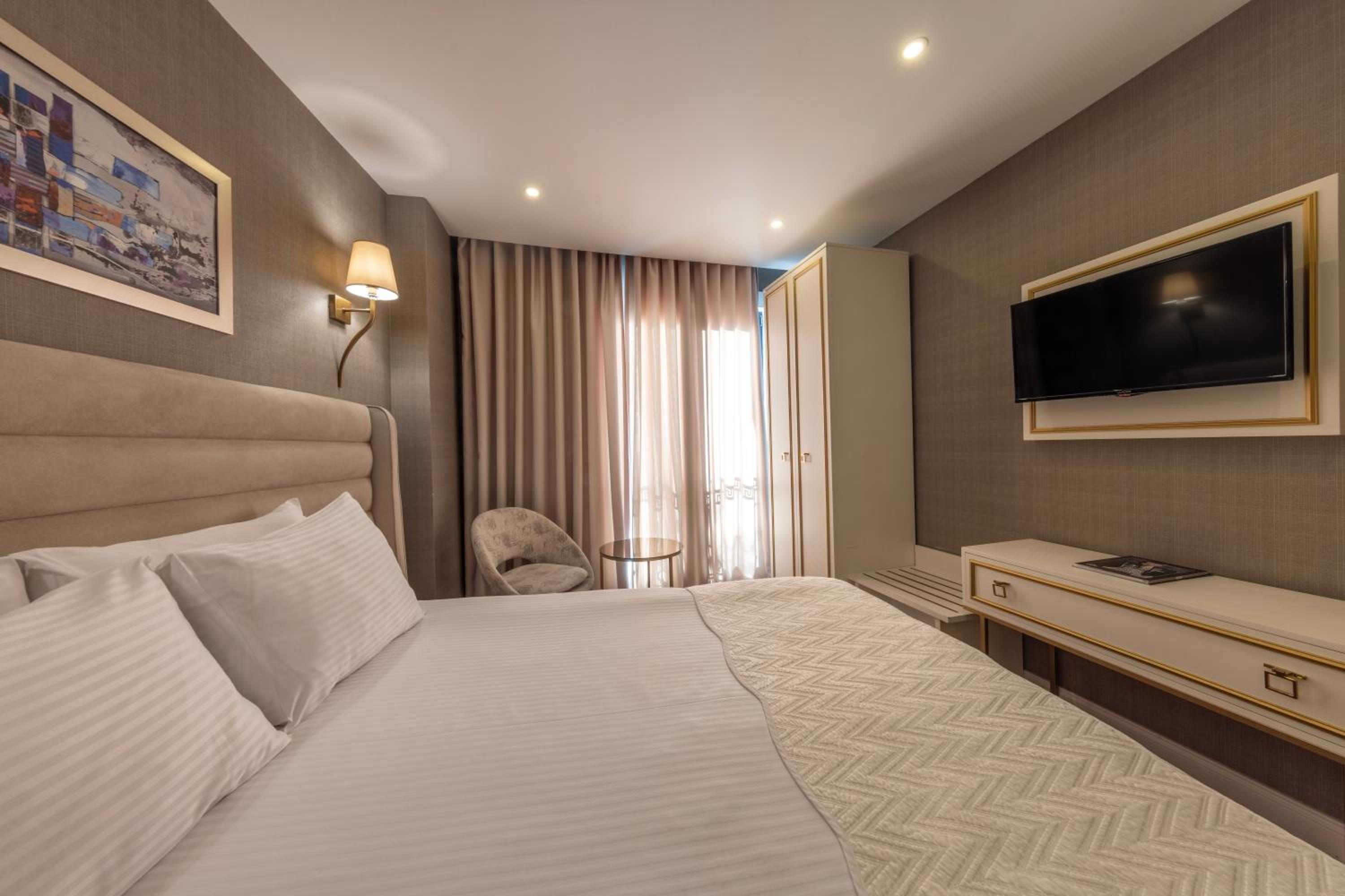 Large Double Room photo 1