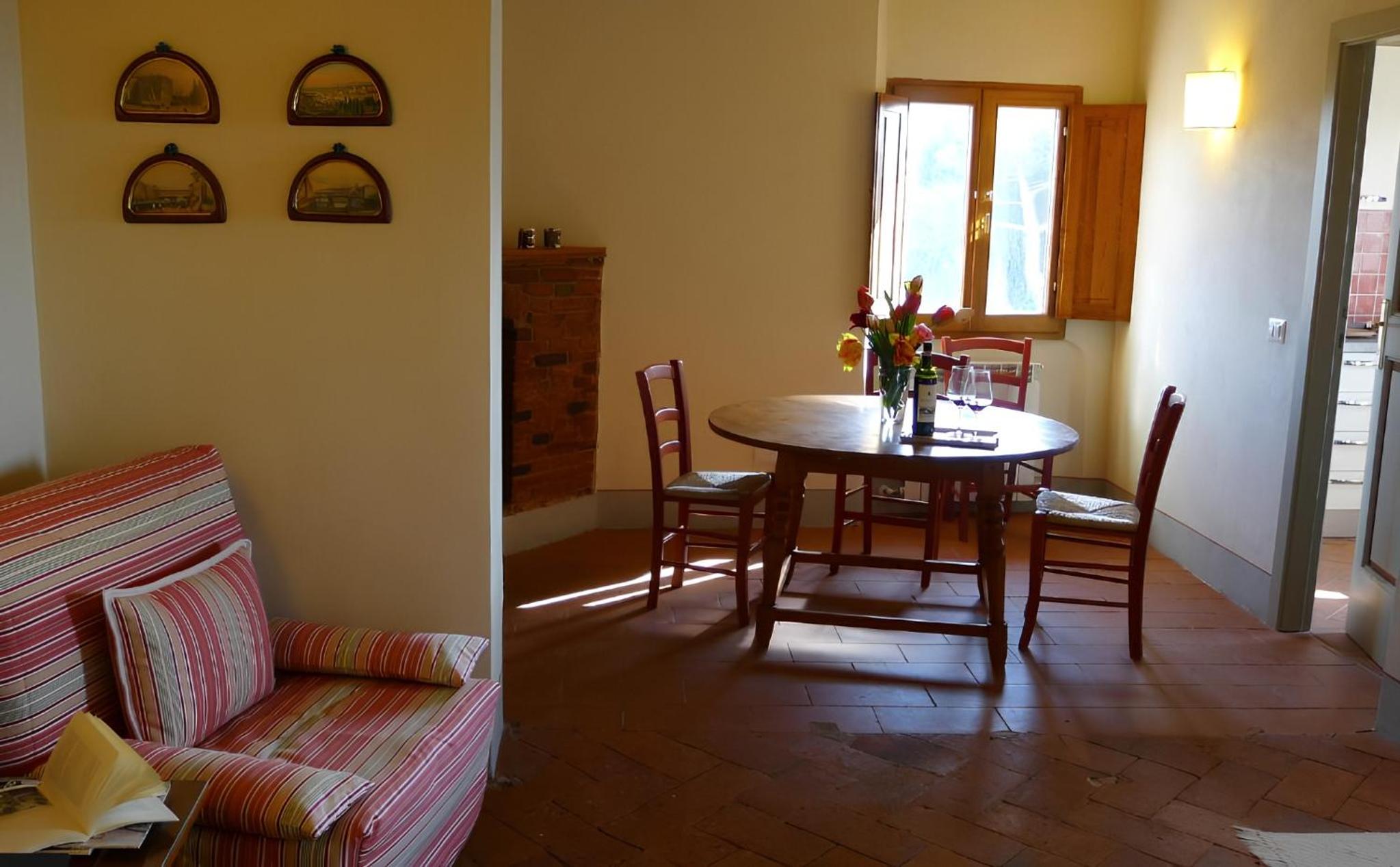 One-Bedroom Apartment - Annex - Photo 4