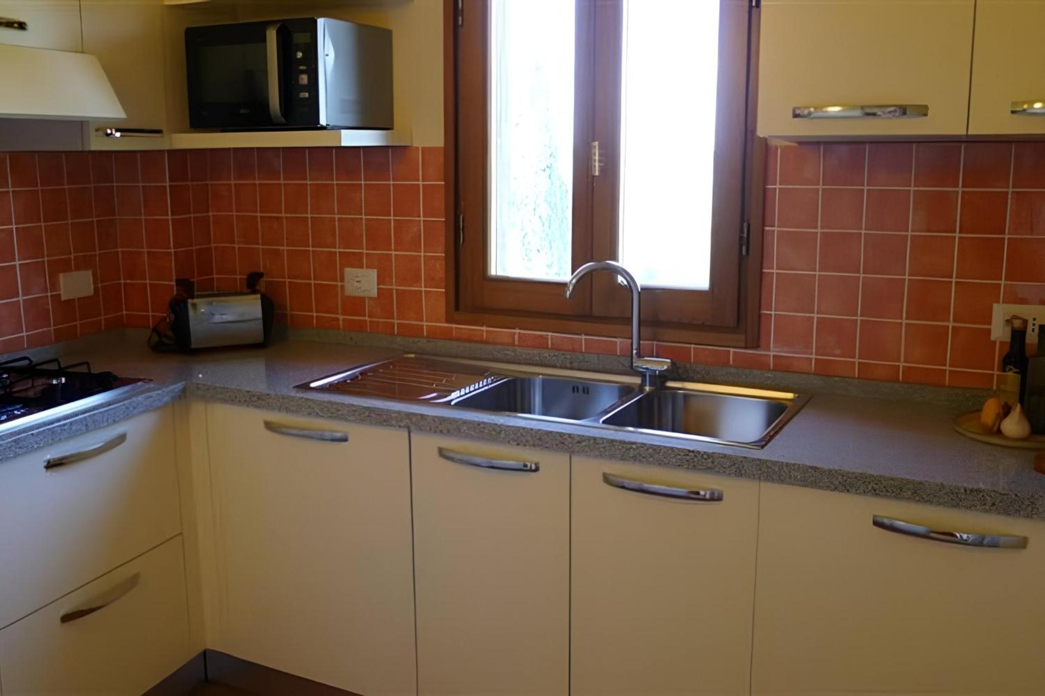 One-Bedroom Apartment - Annex - Photo 3