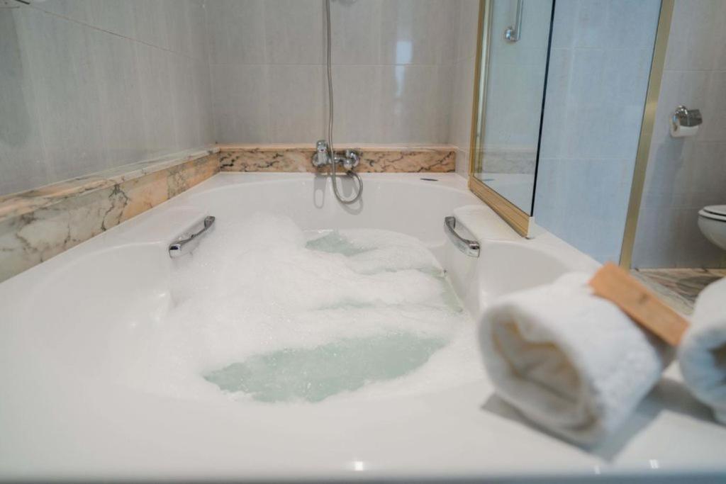 Double or Twin Room with Sea View photo 3