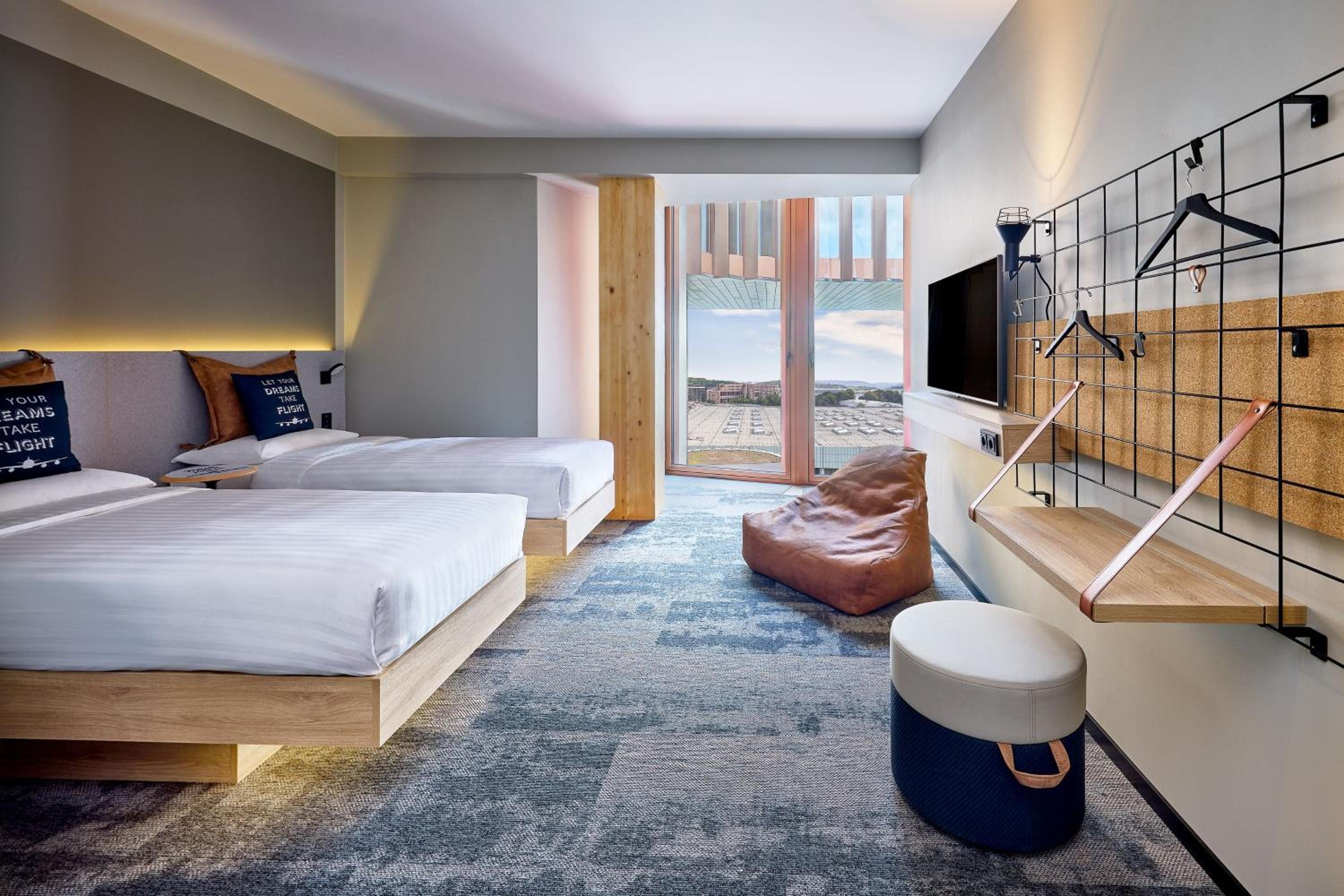 Standard Twin Room with City View photo 2