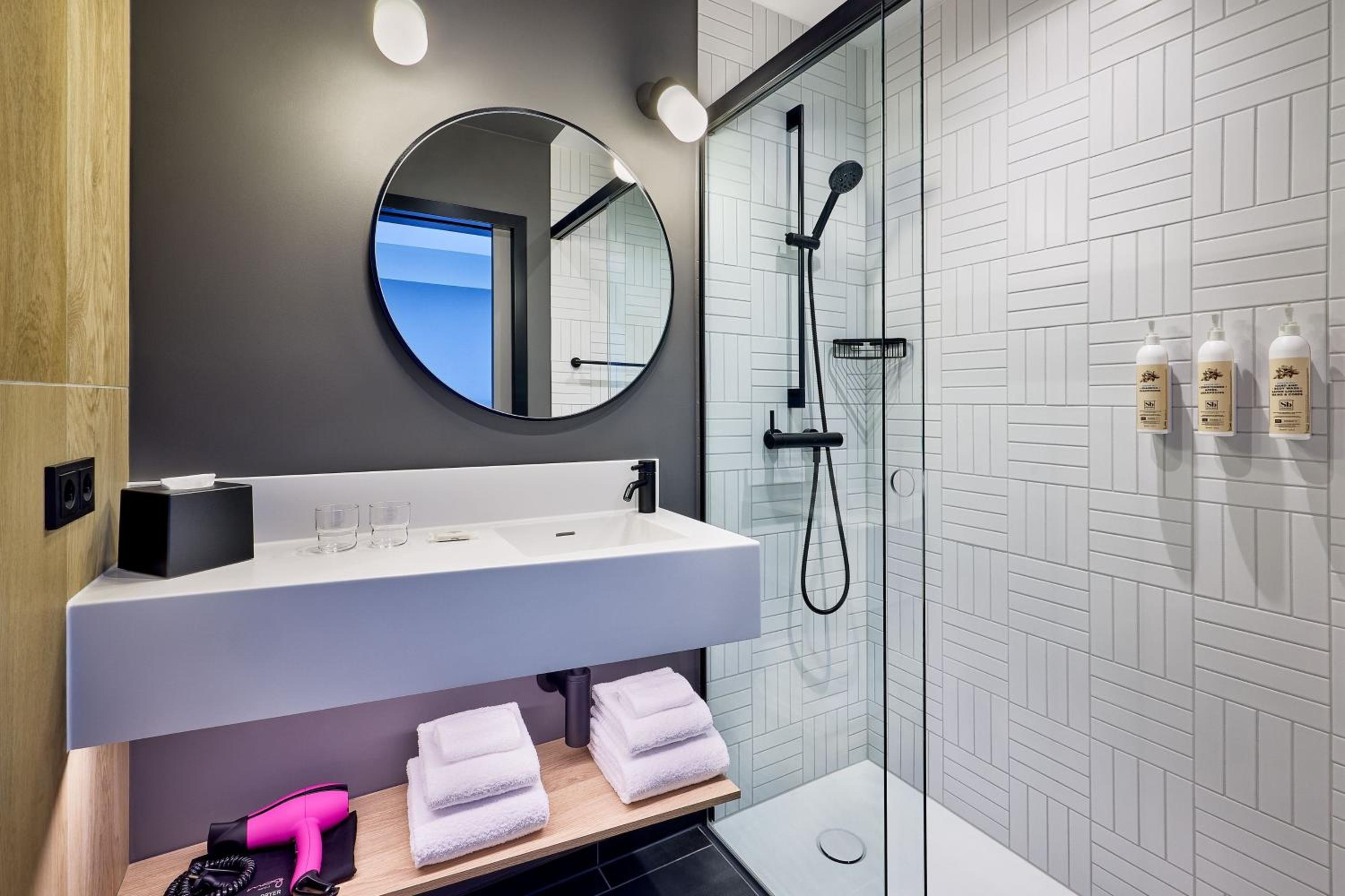Standard Twin Room with City View photo 3