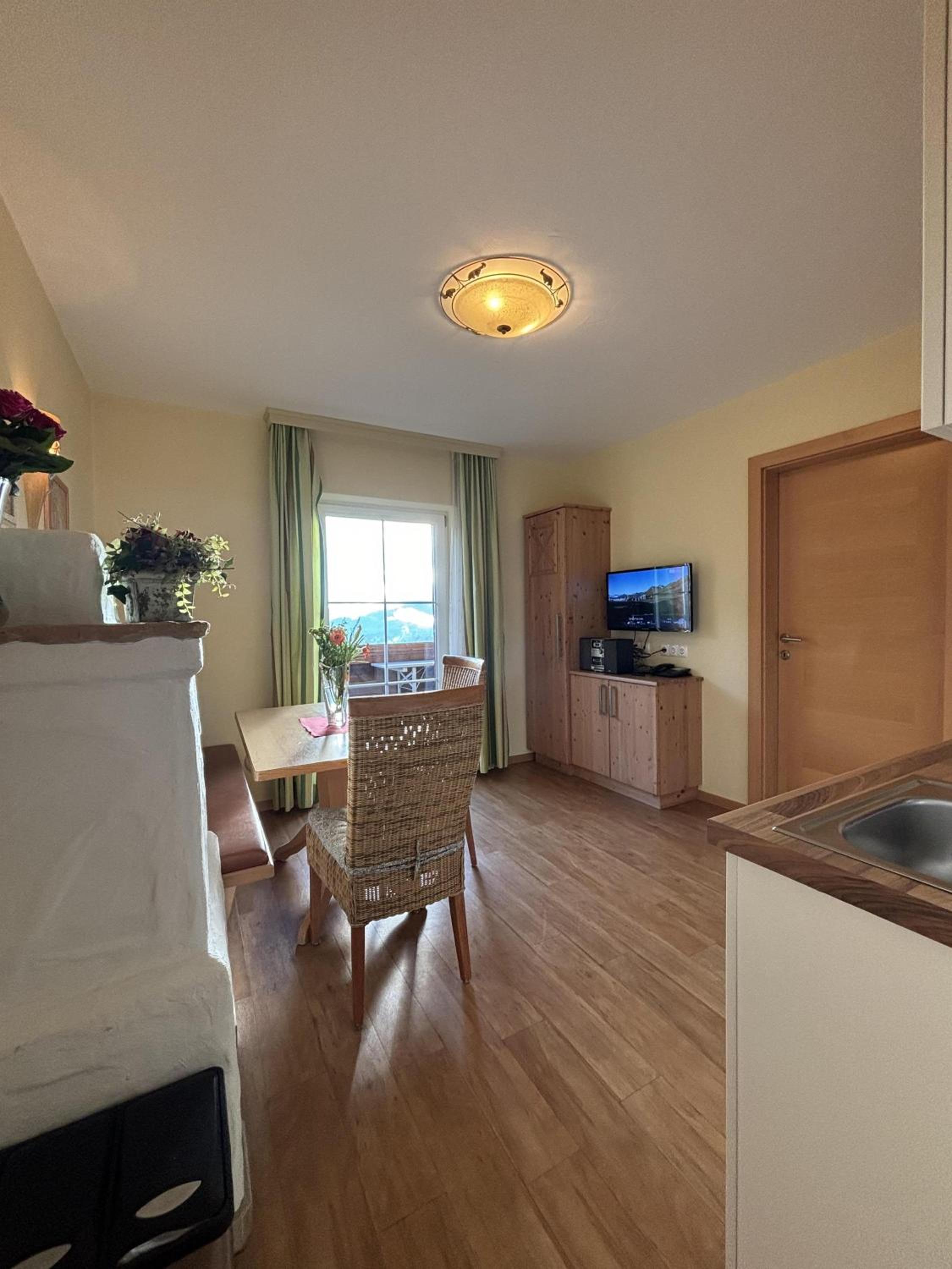 Apartment with Mountain View